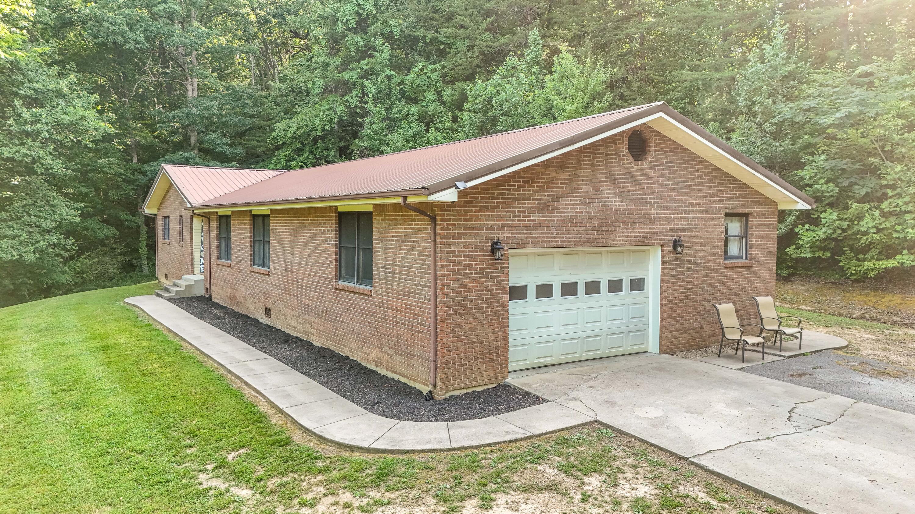 400 Buc Road Property Photo 4