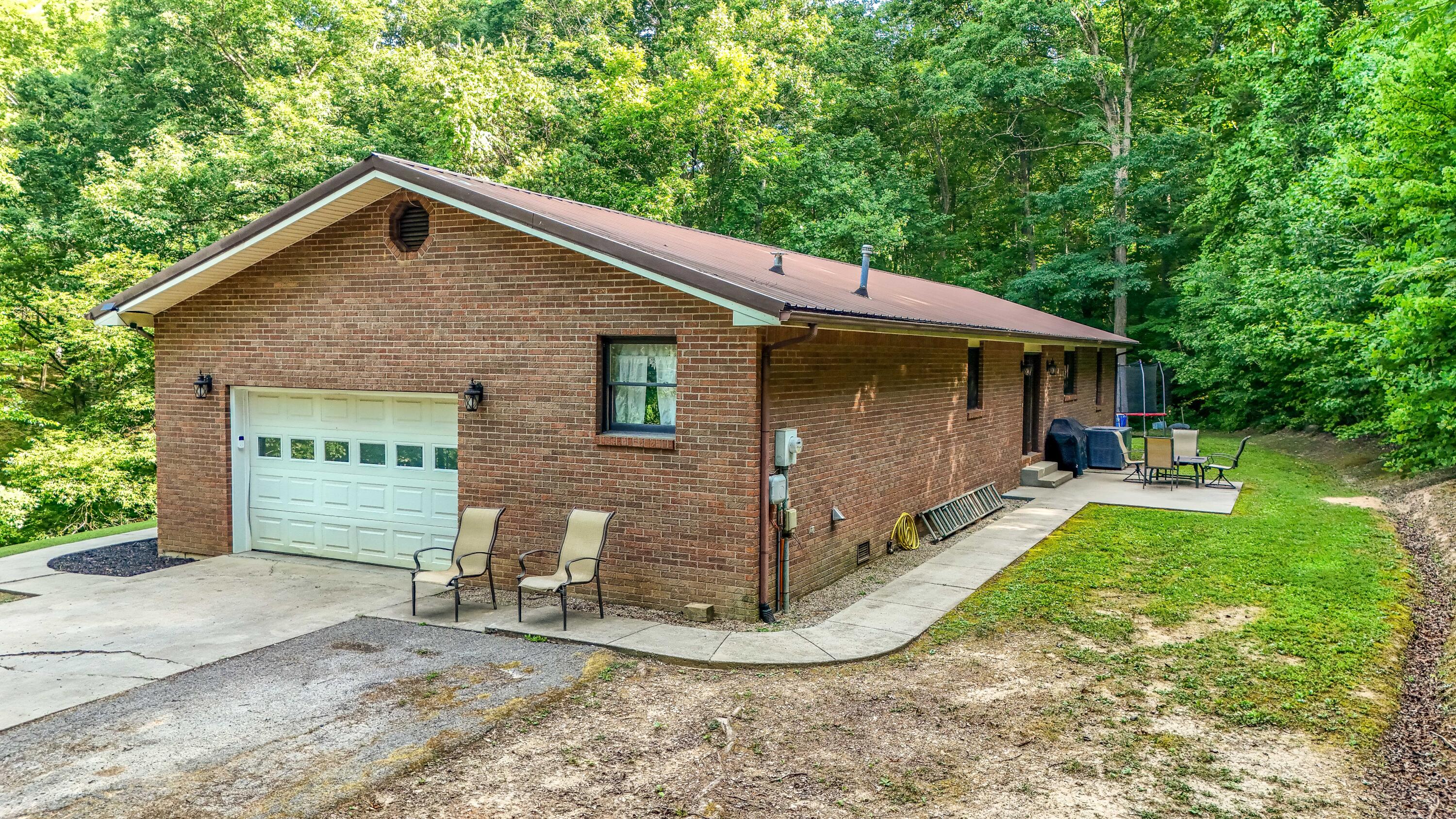 400 Buc Road Property Photo 5