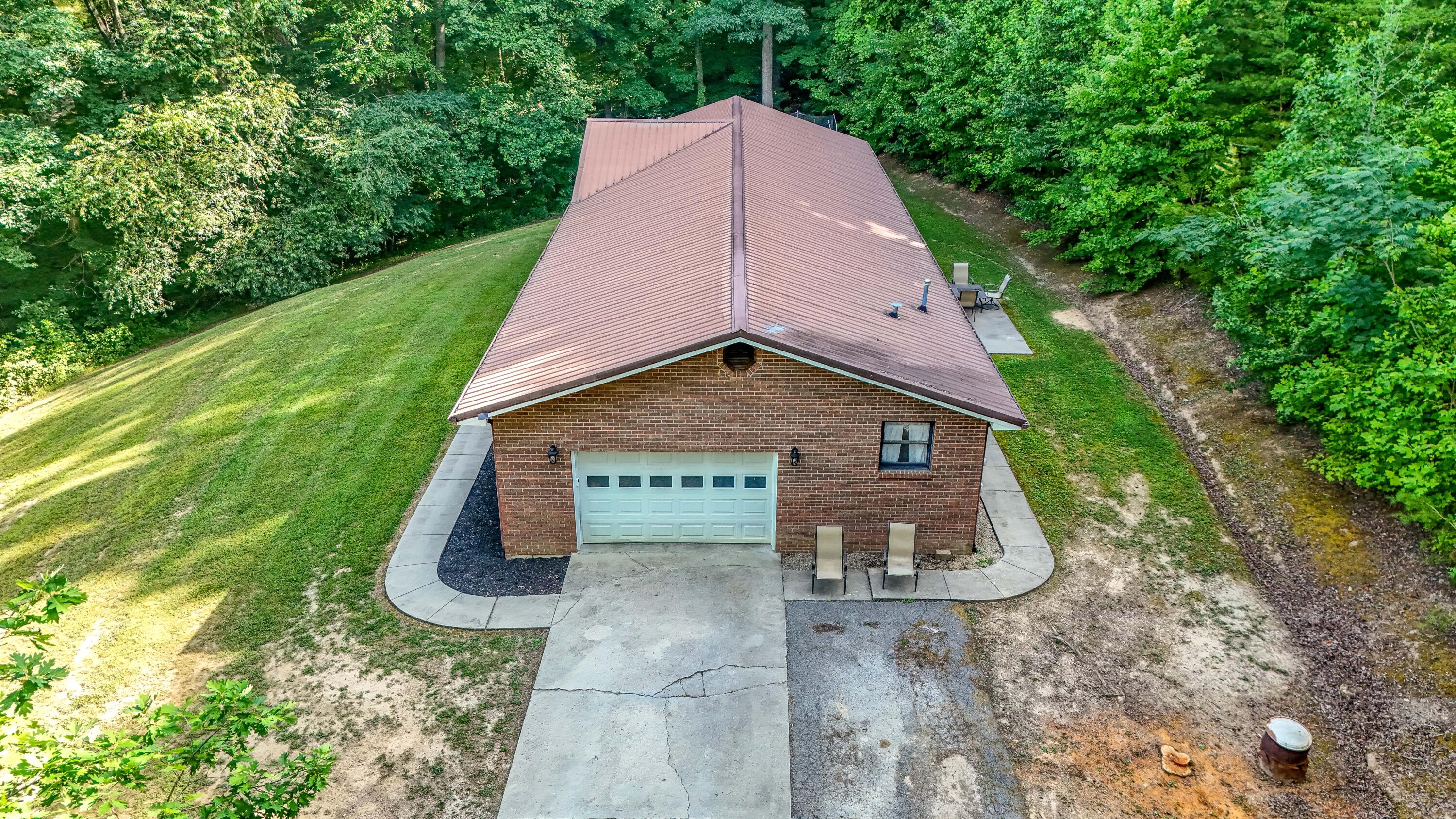 400 Buc Road Property Photo 9