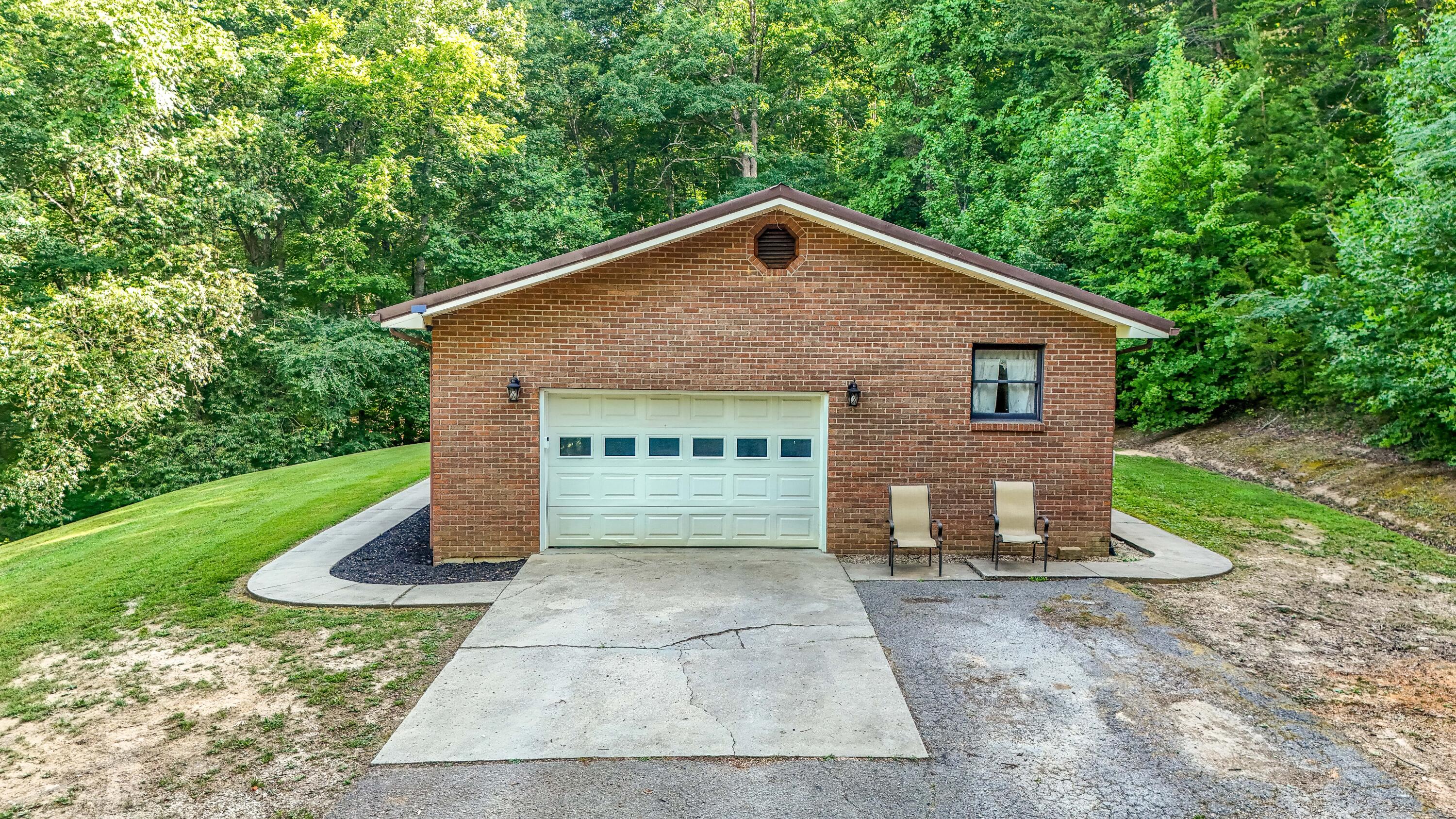 400 Buc Road Property Photo 11