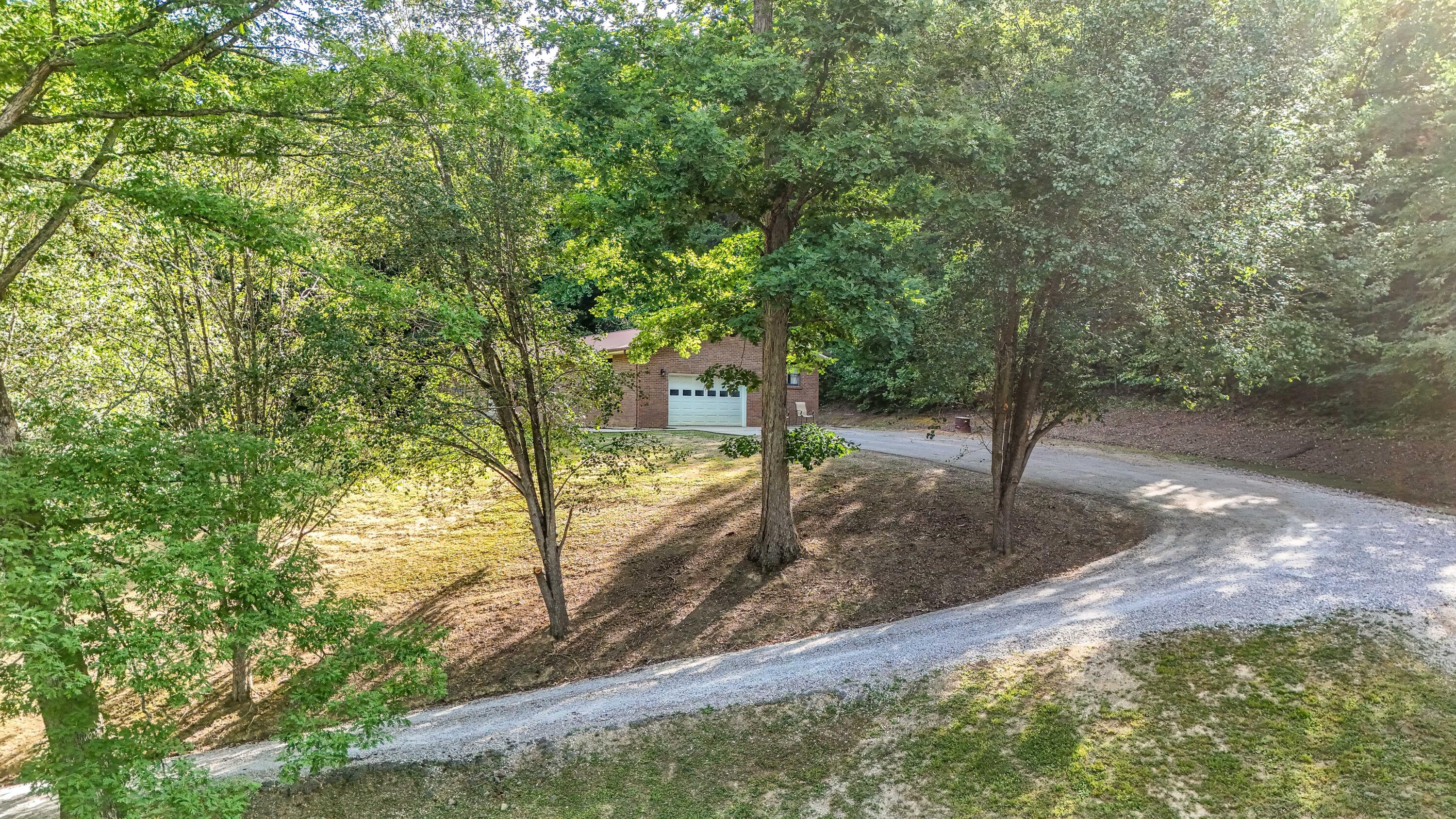400 Buc Road Property Photo 12