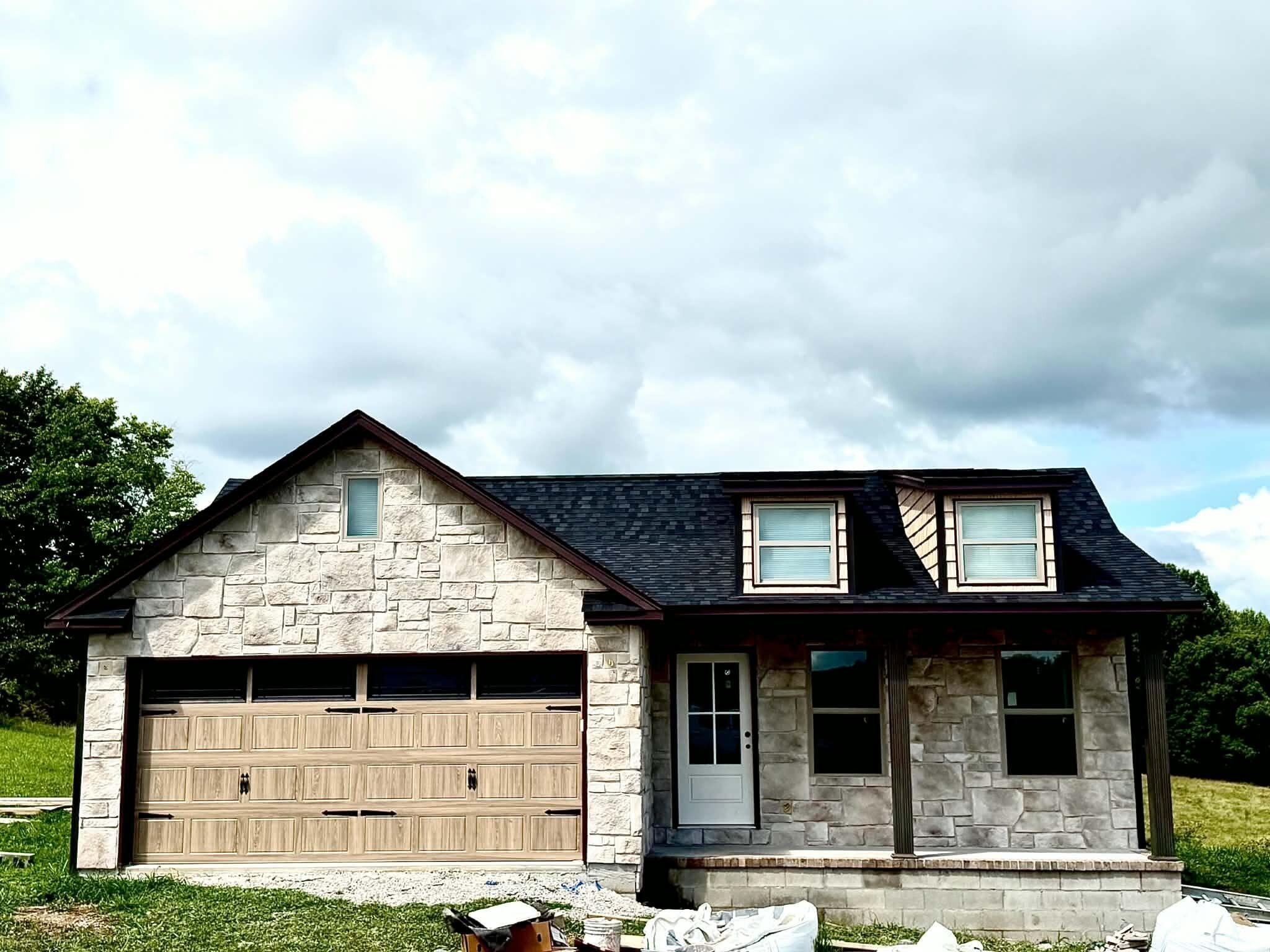 136 Cloyd Lane Property Photo 1