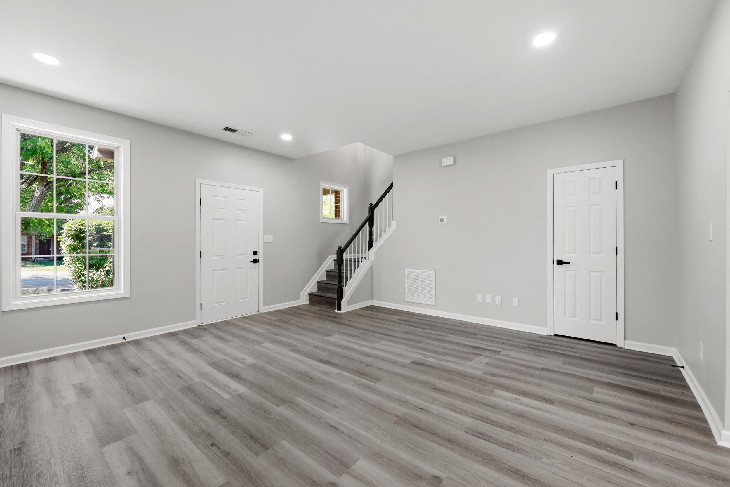 427 Newbury Way Property Photo 4