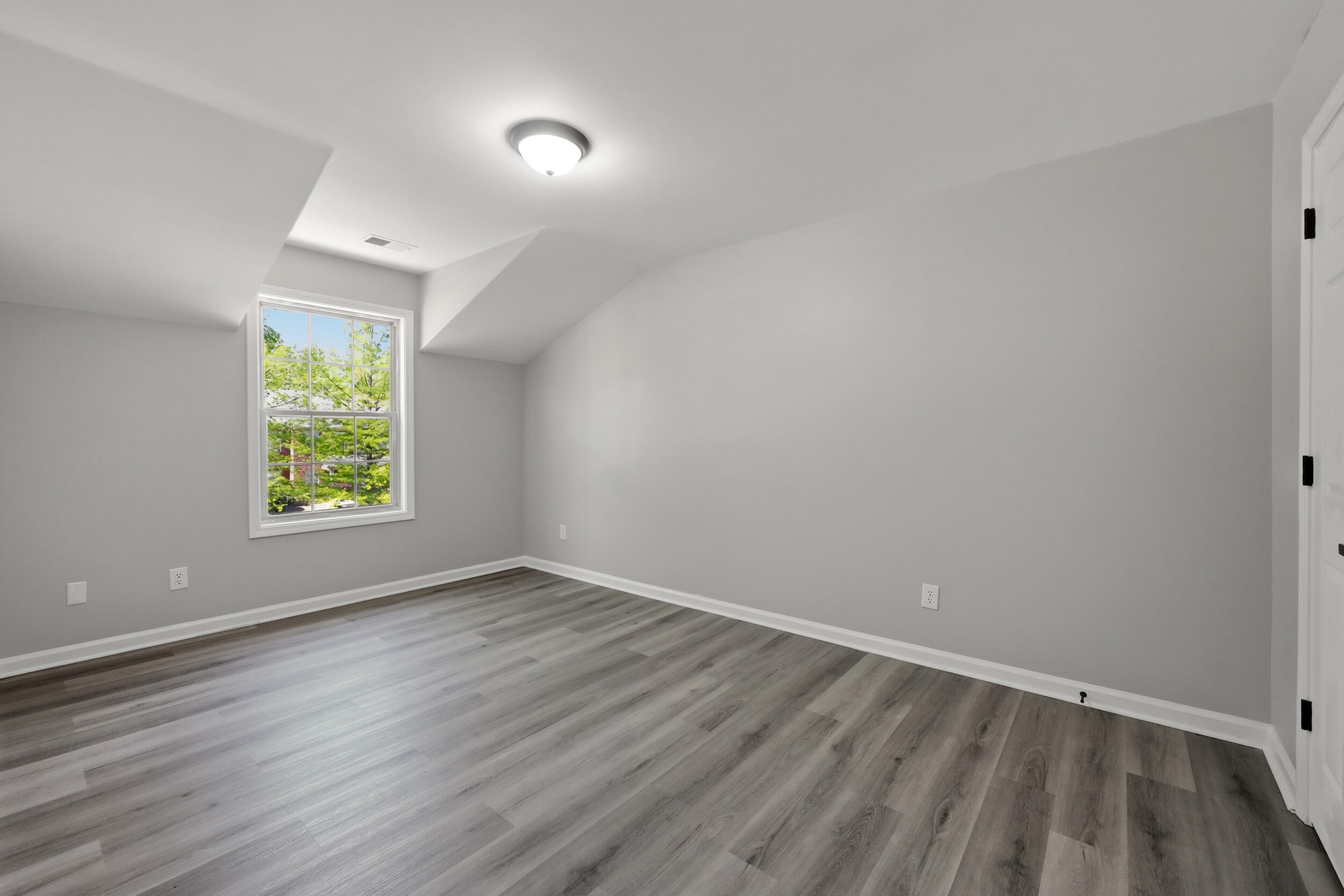 427 Newbury Way Property Photo 15