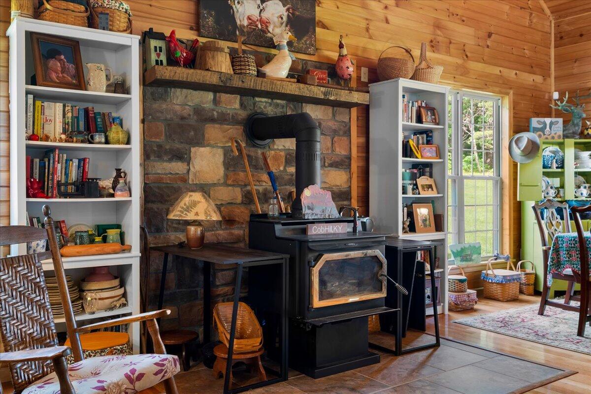 2065 Cobhill Road Property Photo 9