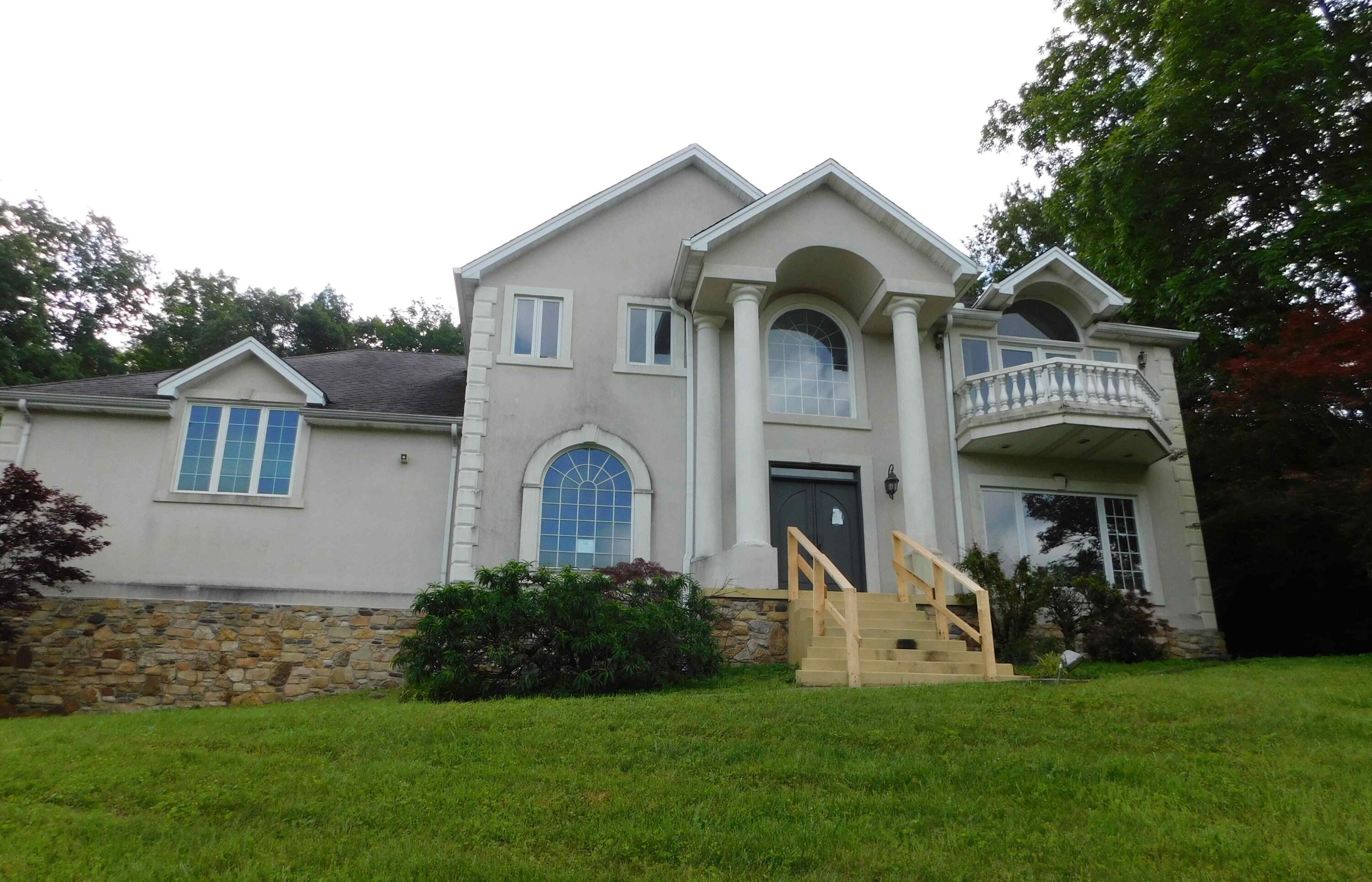 127 Lisa Way Property Photo 1