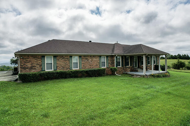690 Whites Road Property Photo 1