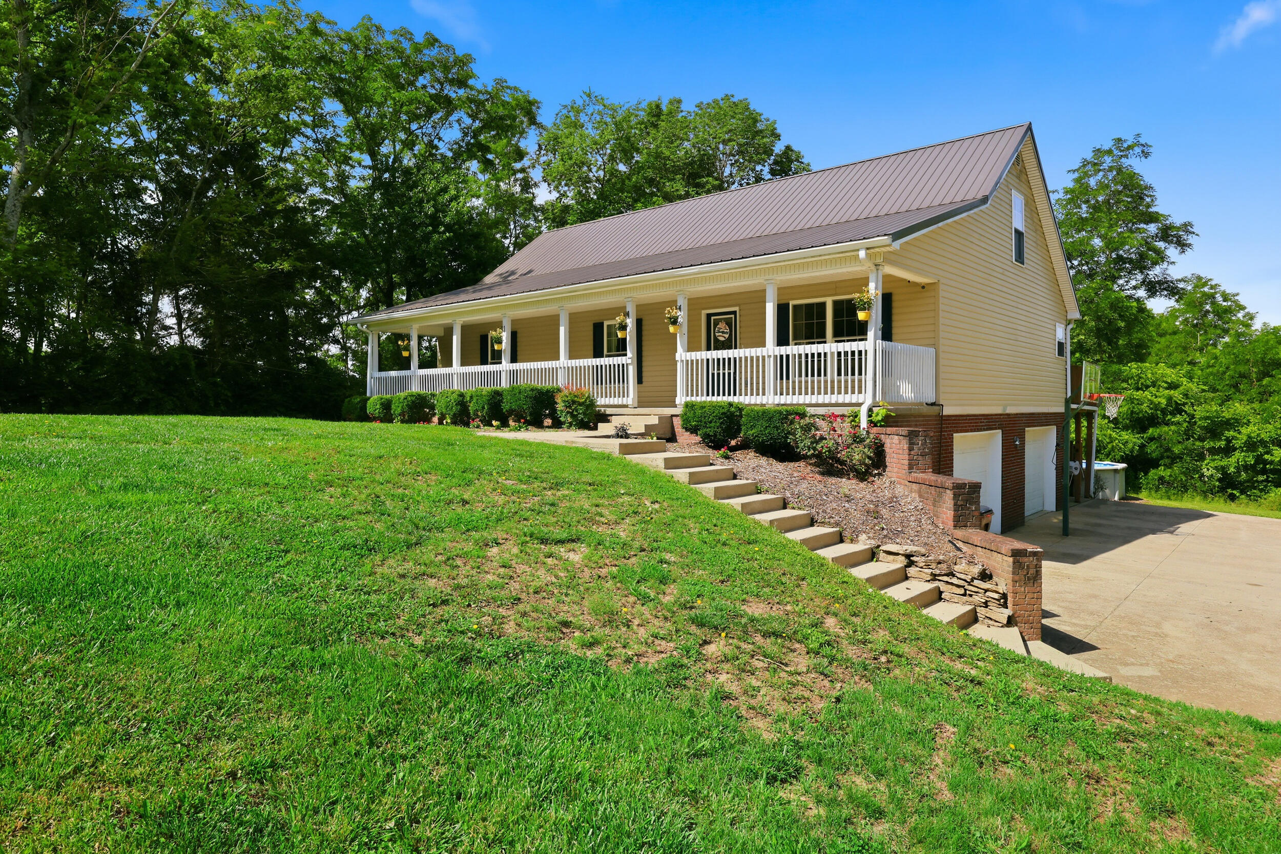 688 Cap Bottom Lane Property Photo 2