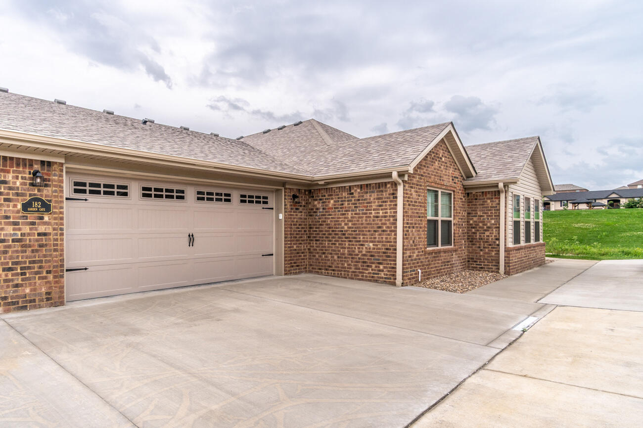 182 Garden Gate Drive Property Photo 4