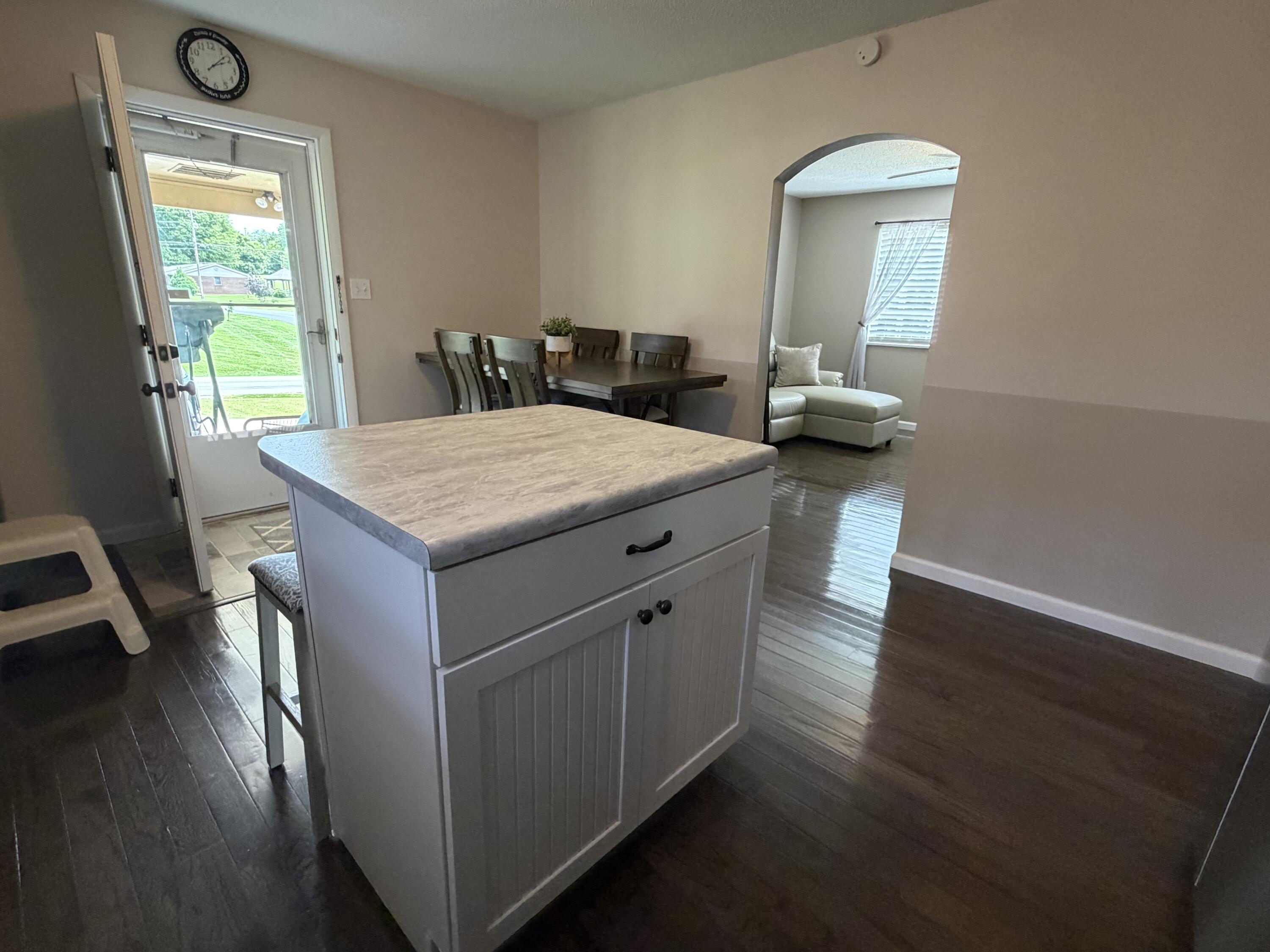 1039 Cardinal Drive Property Photo 8