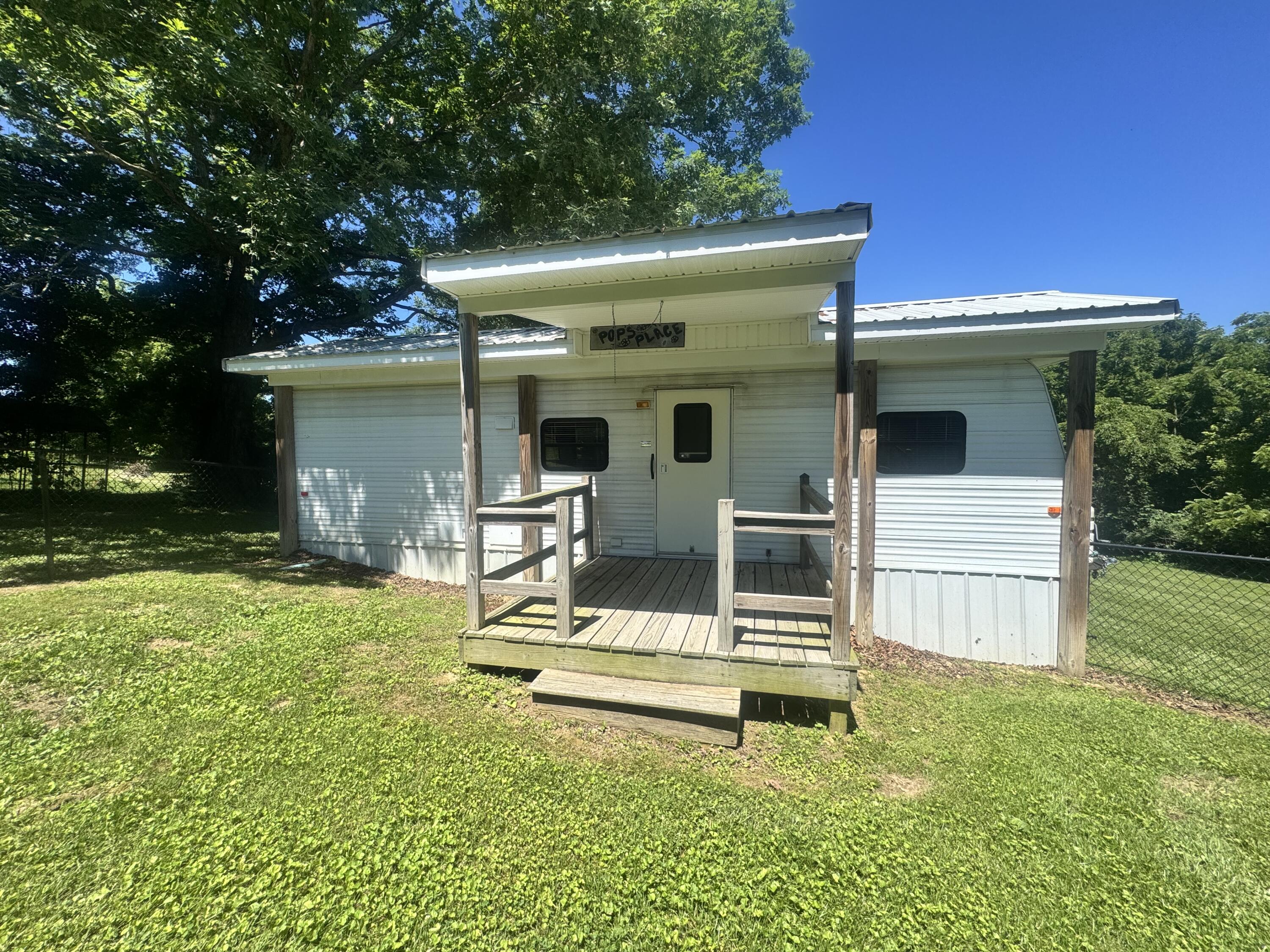 805 State Hwy 1611 Property Photo 18