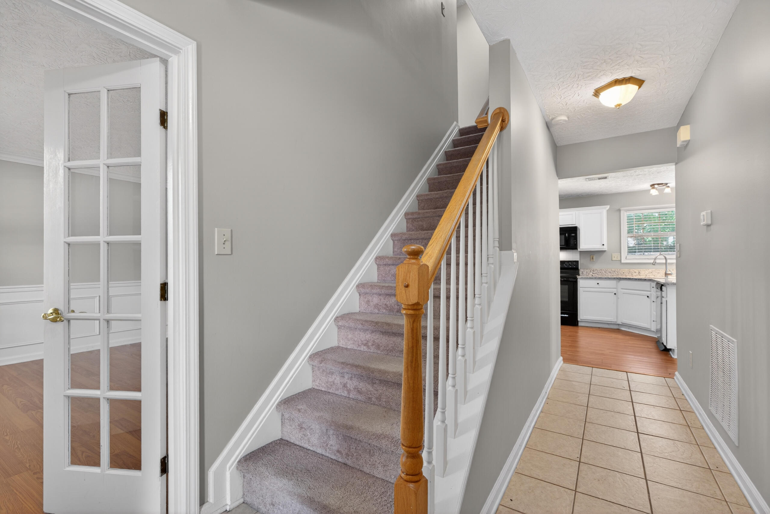 929 Seneca Park Property Photo 5