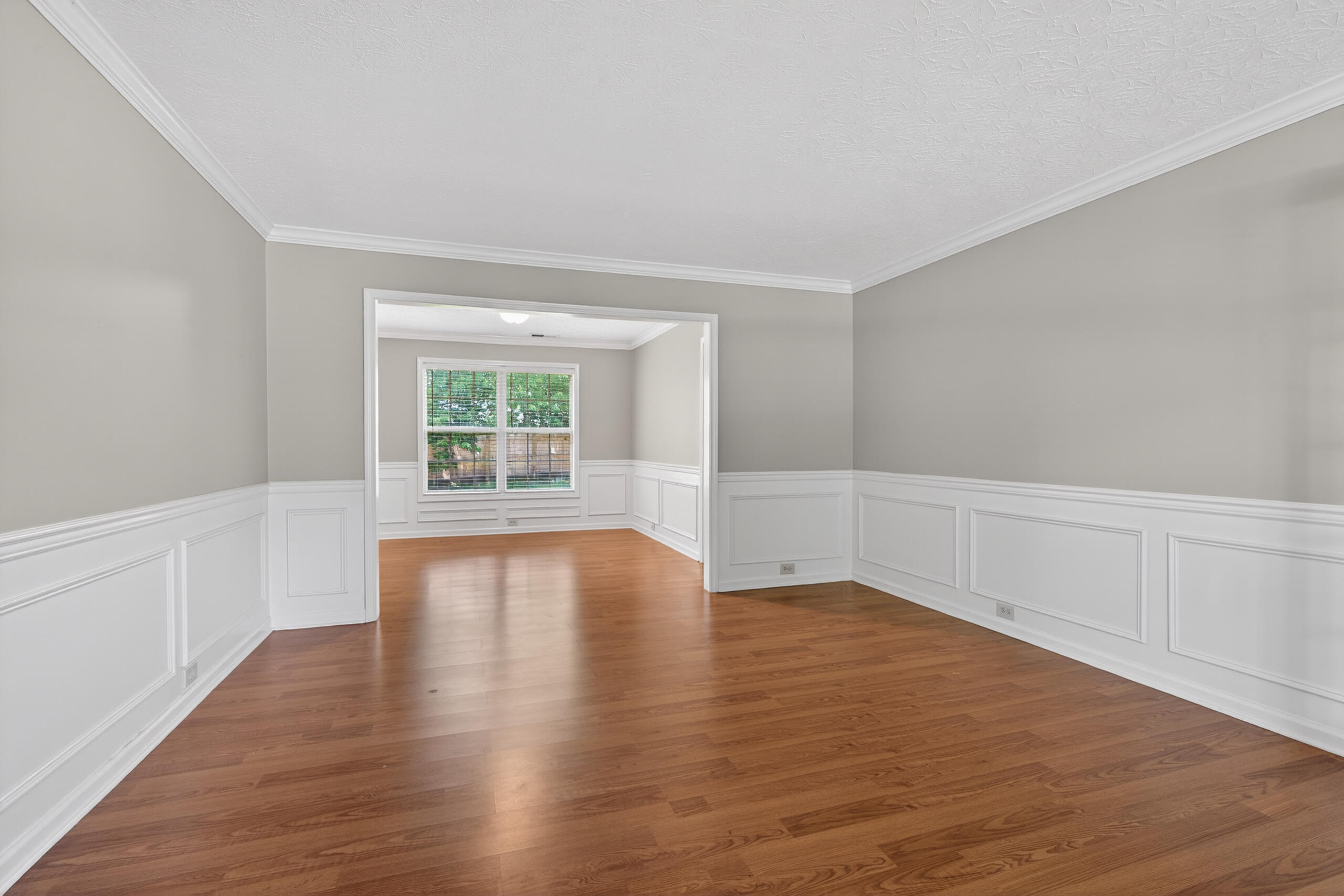 929 Seneca Park Property Photo 7