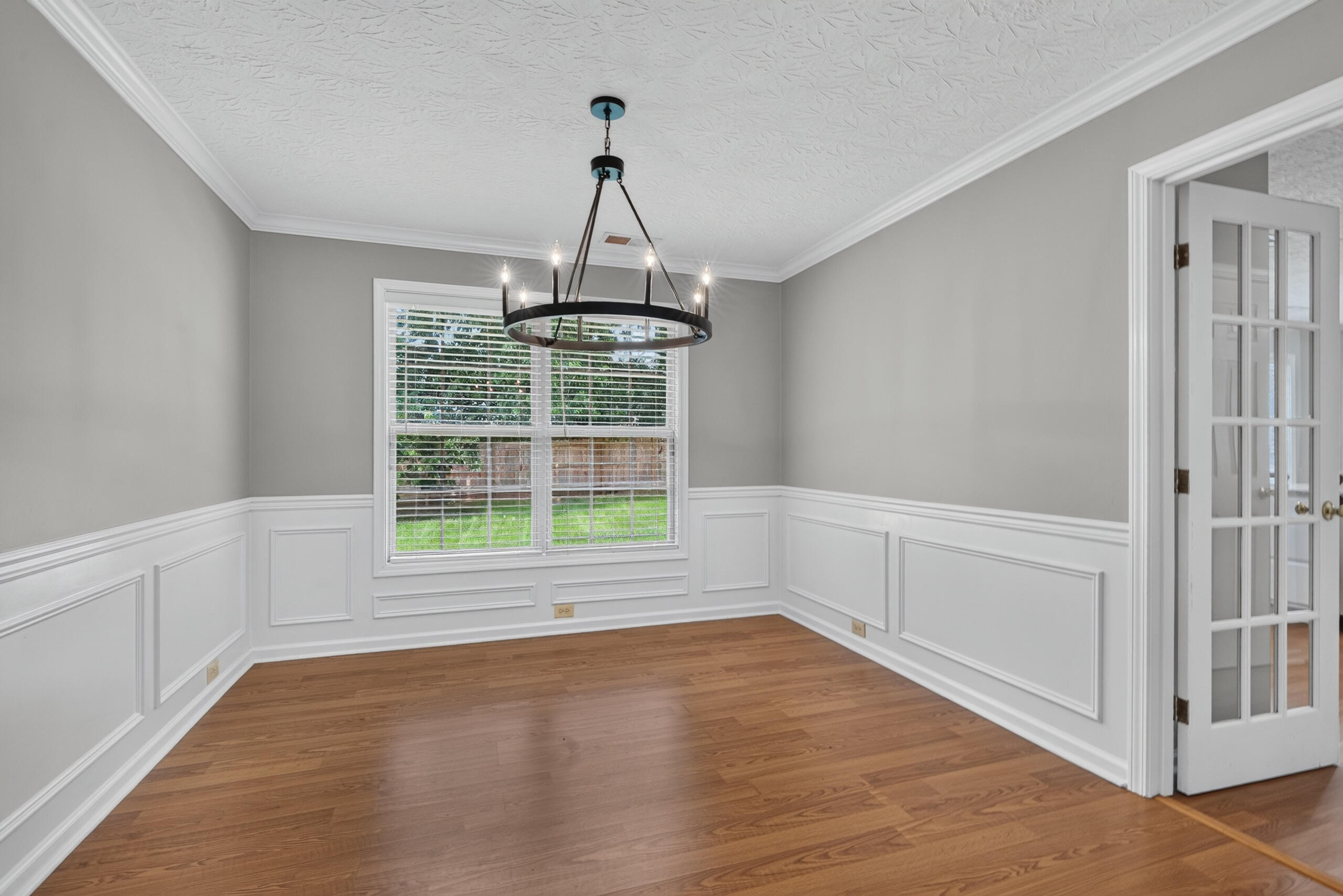 929 Seneca Park Property Photo 9