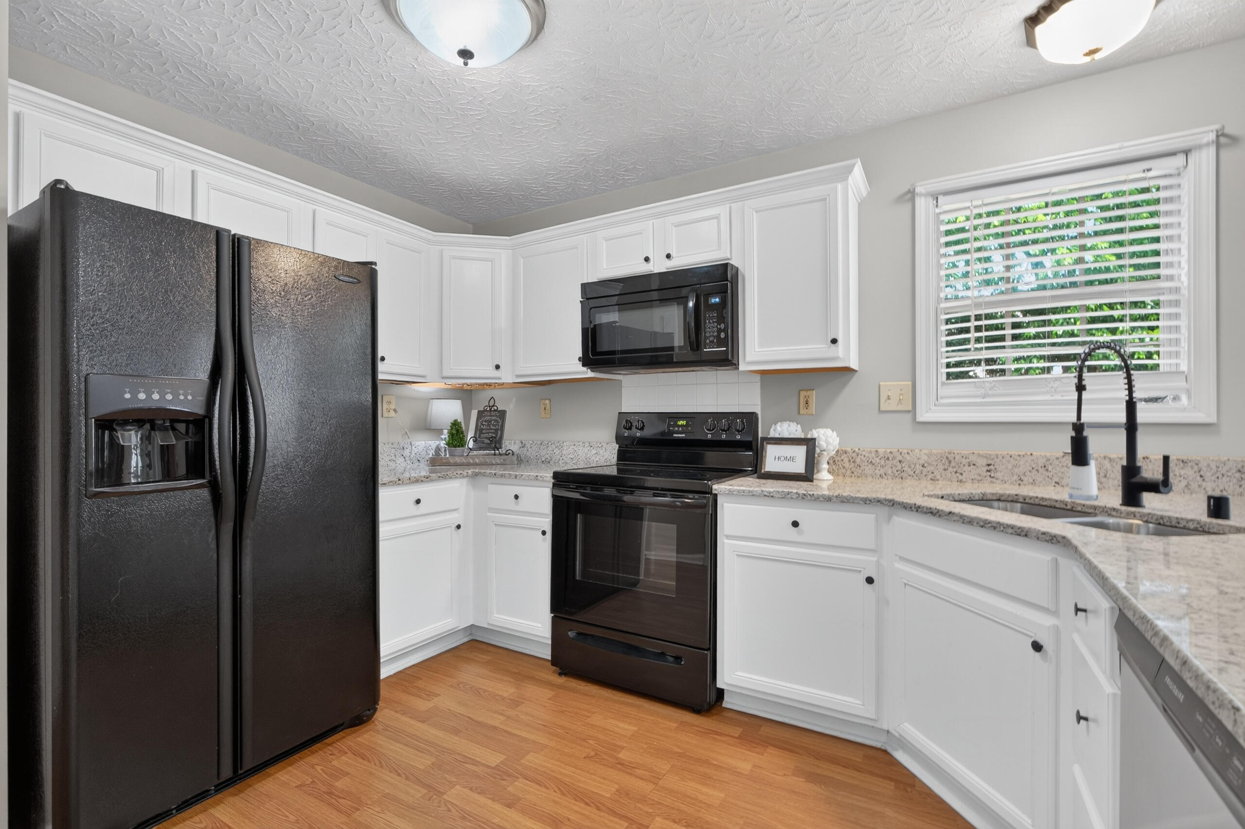 929 Seneca Park Property Photo 10