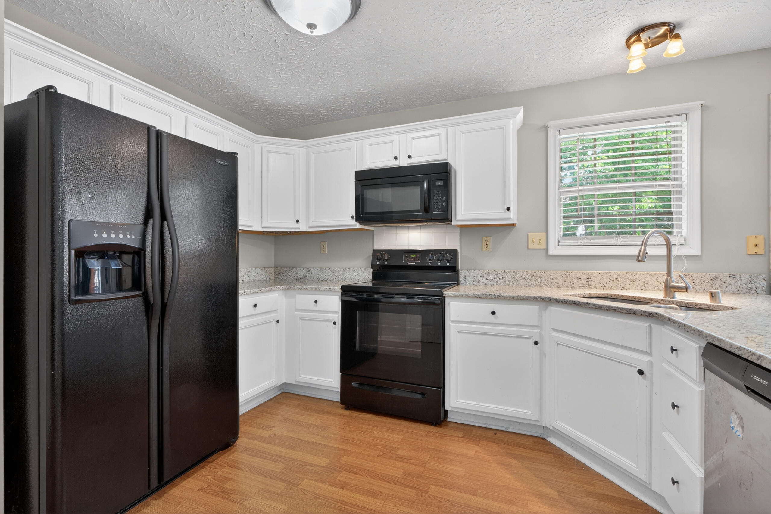 929 Seneca Park Property Photo 11