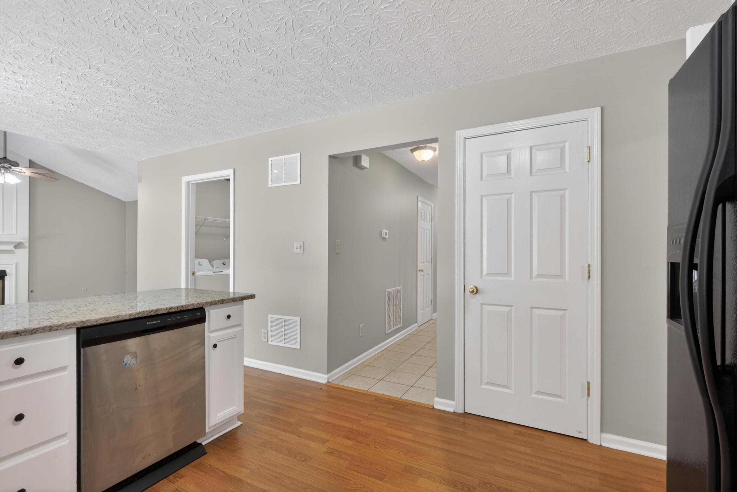 929 Seneca Park Property Photo 12