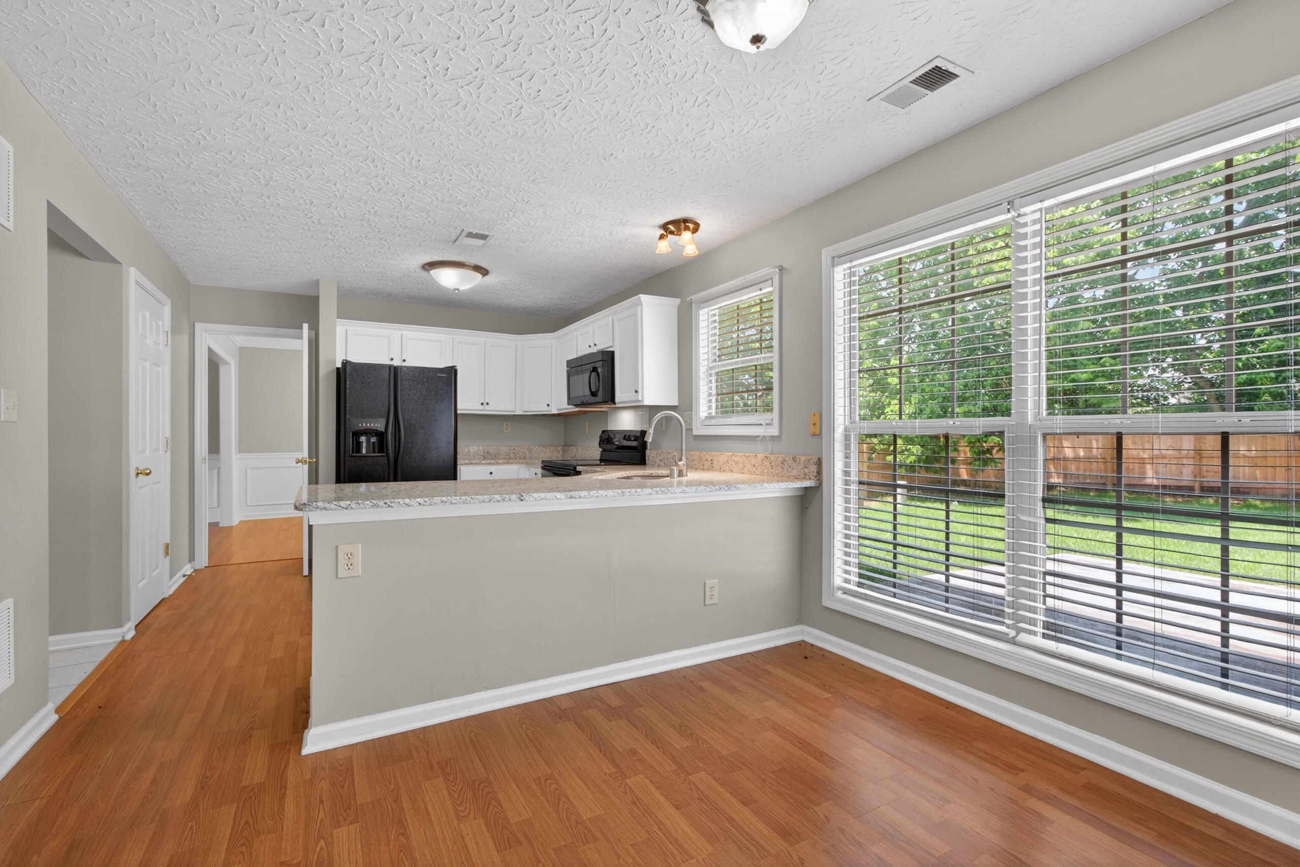 929 Seneca Park Property Photo 15