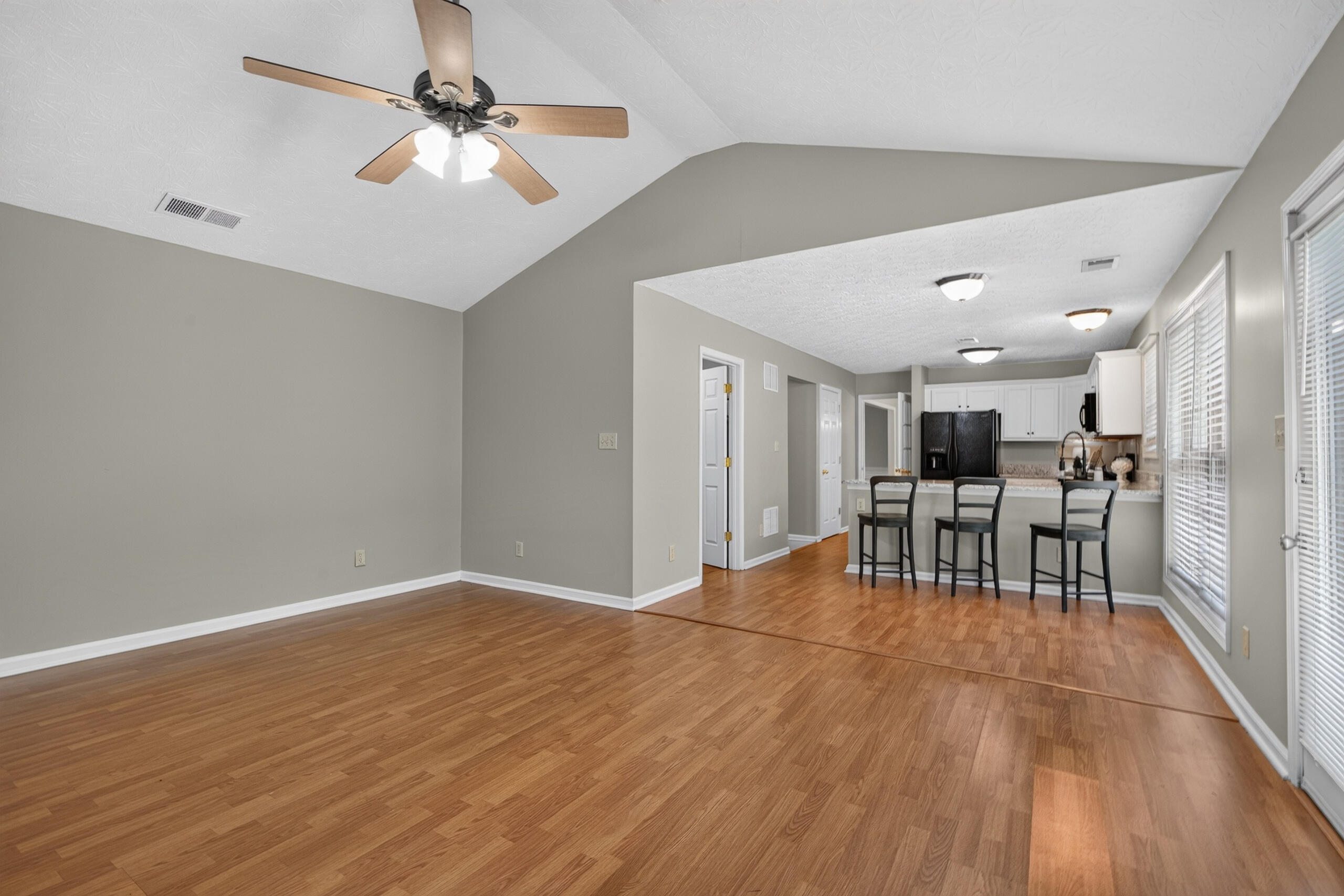 929 Seneca Park Property Photo 16