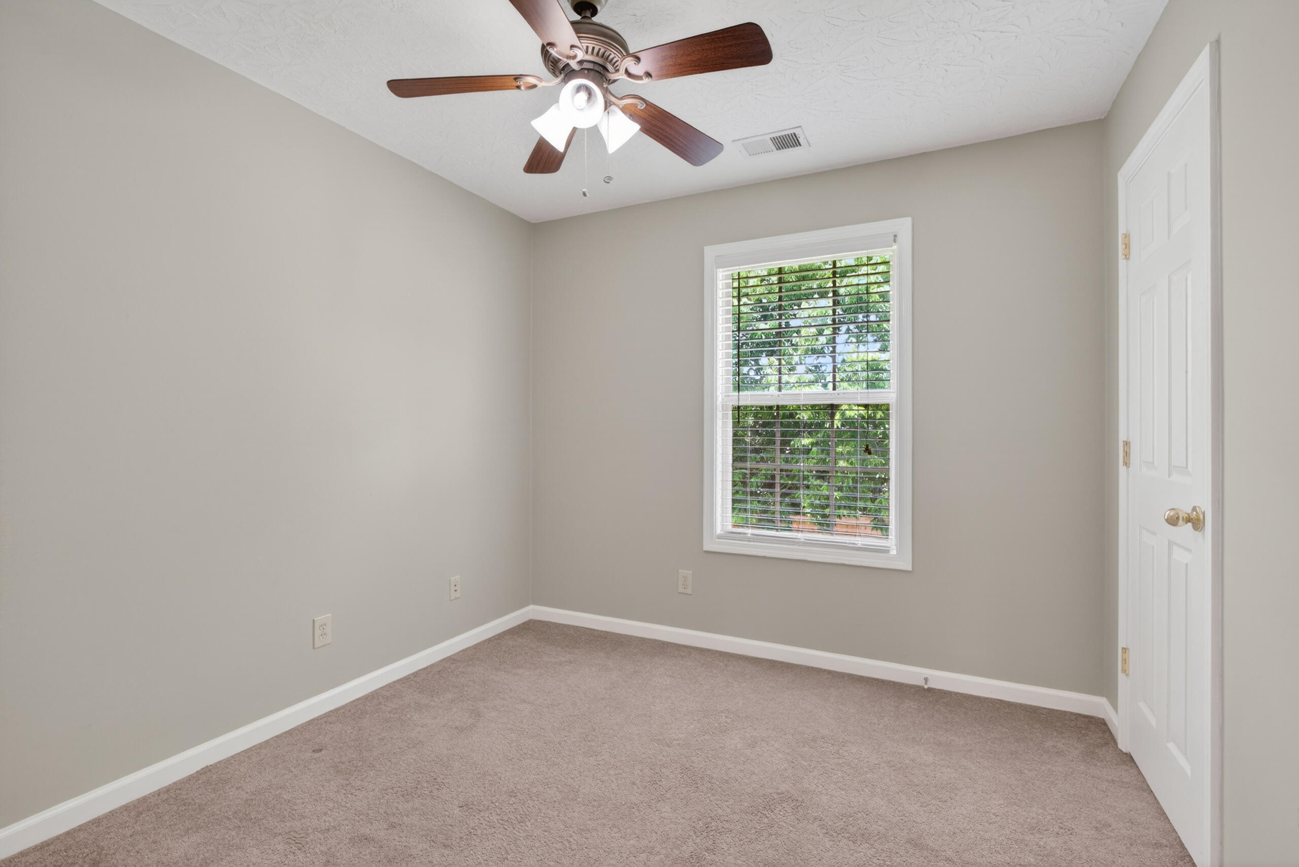 929 Seneca Park Property Photo 32