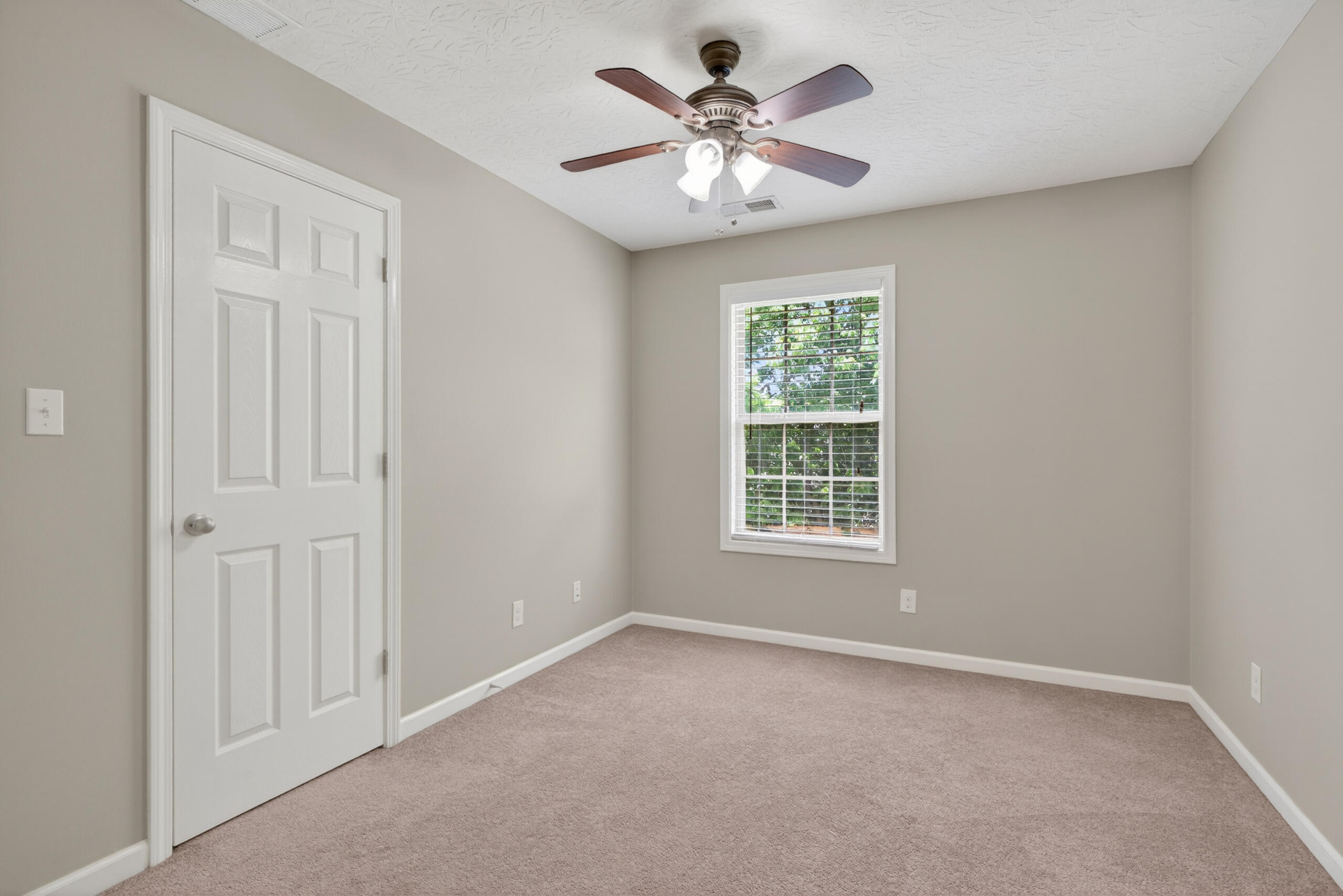 929 Seneca Park Property Photo 34