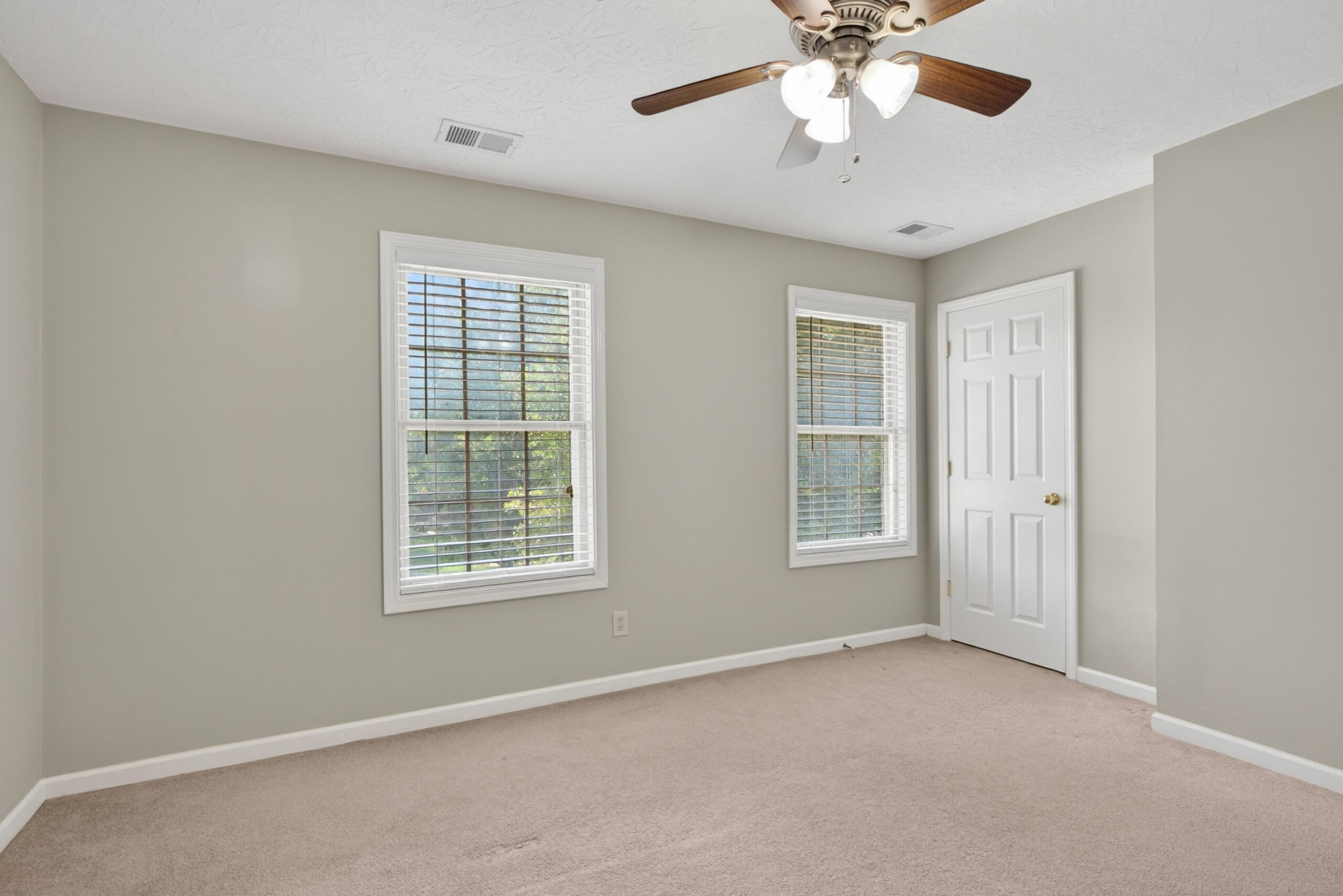 929 Seneca Park Property Photo 35