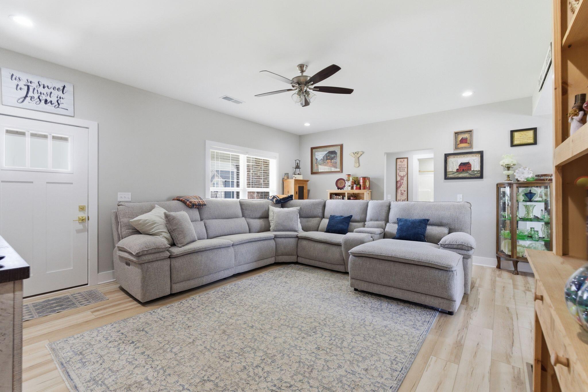 267 Brook Cove Property Photo 8
