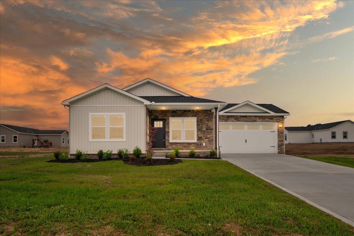 807 Sam Black Road Property Photo 1