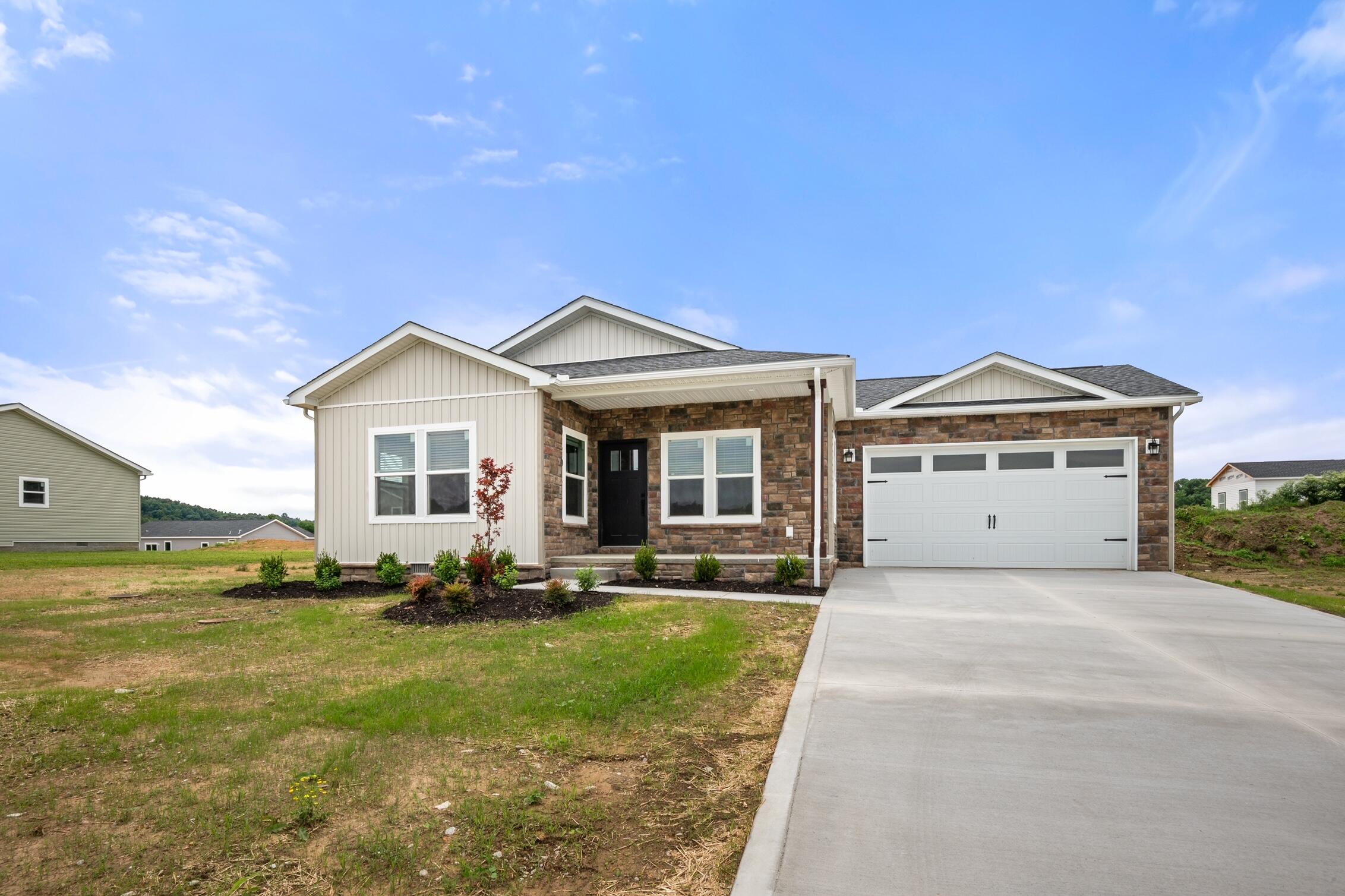 807 Sam Black Road Property Photo 2