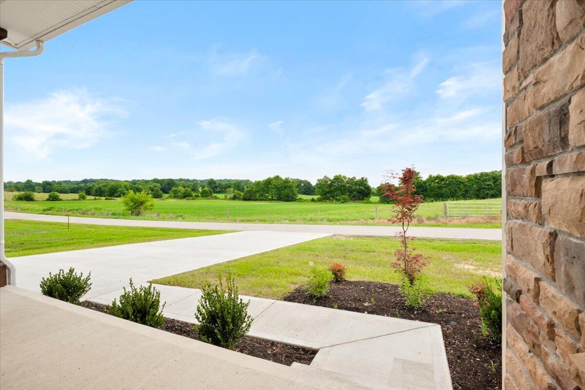 807 Sam Black Road Property Photo 5