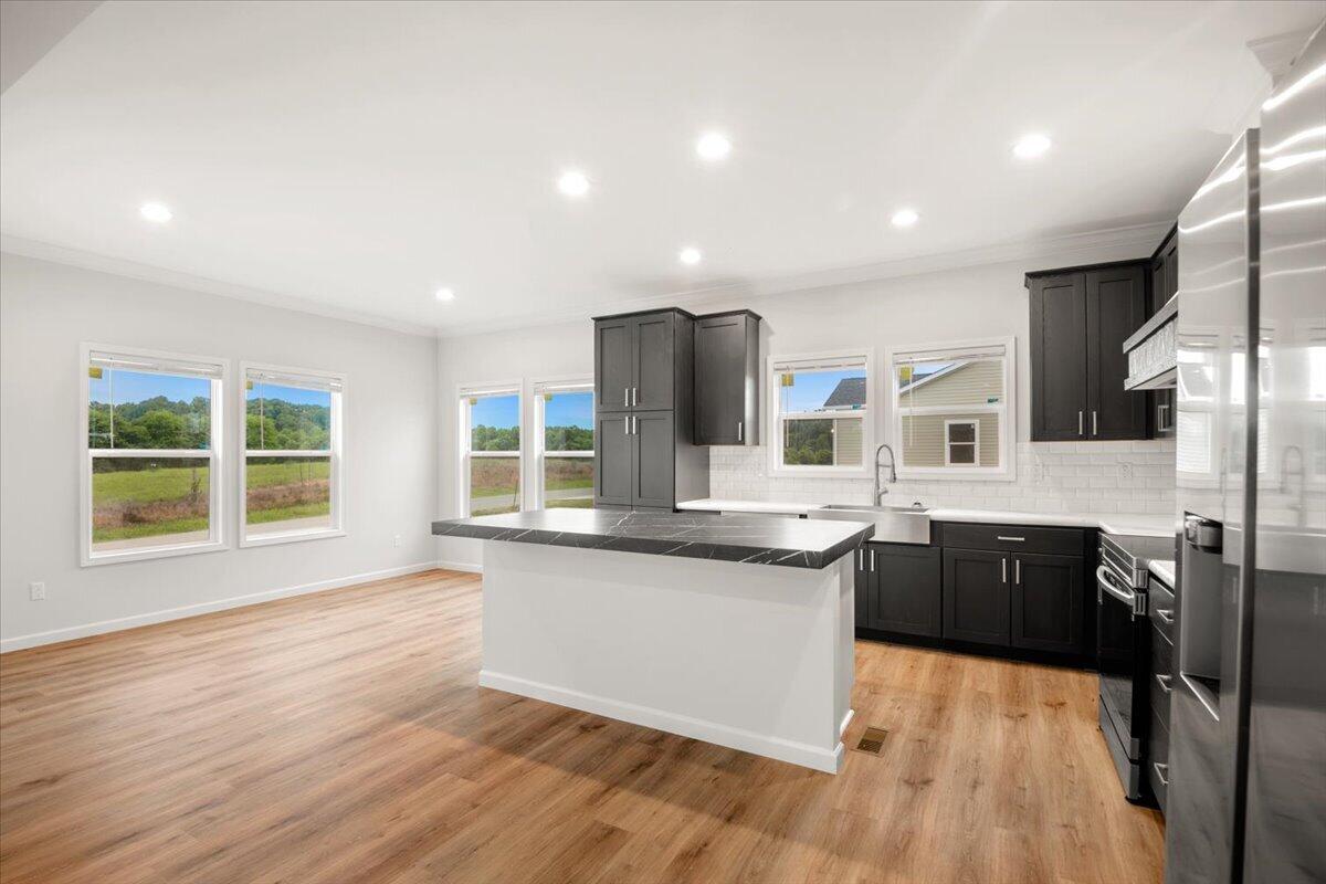 807 Sam Black Road Property Photo 6