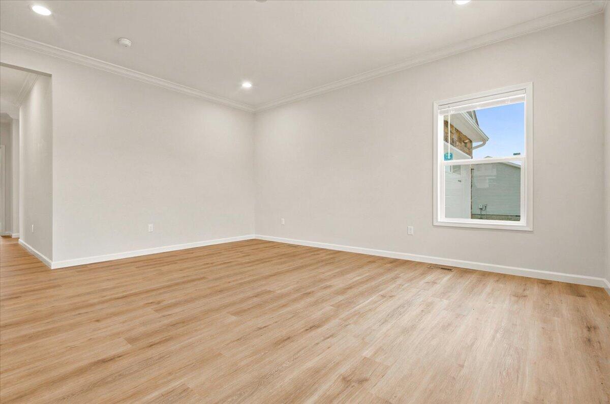 807 Sam Black Road Property Photo 9