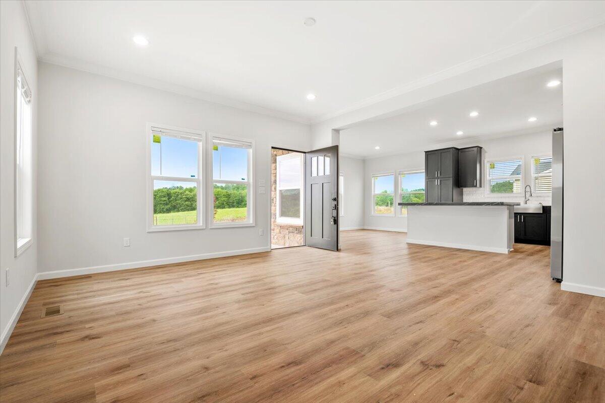 807 Sam Black Road Property Photo 10