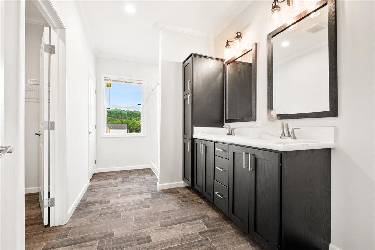 807 Sam Black Road Property Photo 14