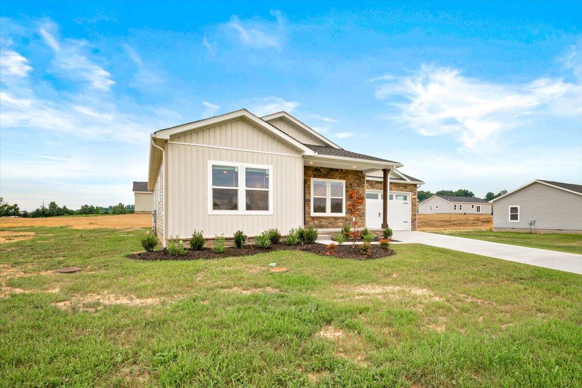 807 Sam Black Road Property Photo 24