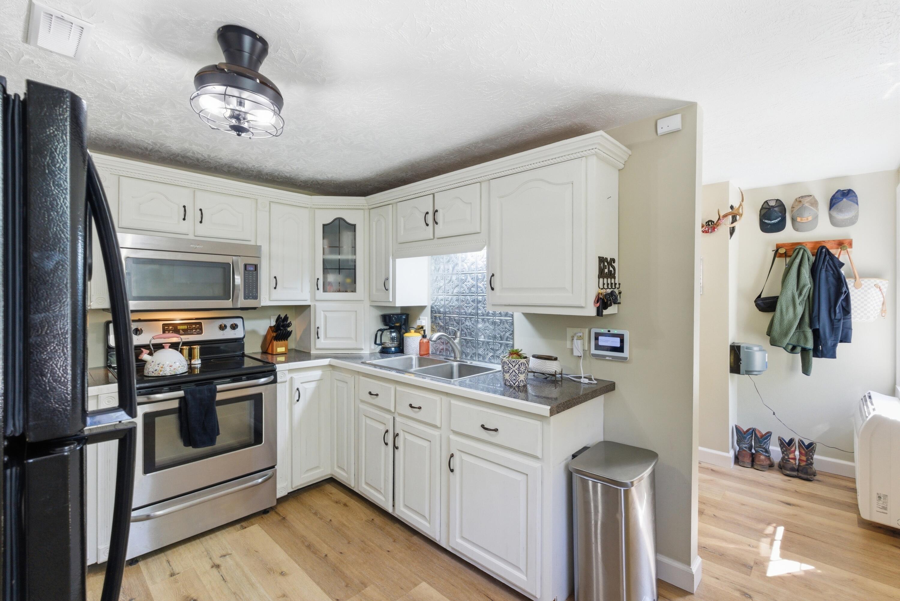 2255 S Tree Tower Road Property Photo 4