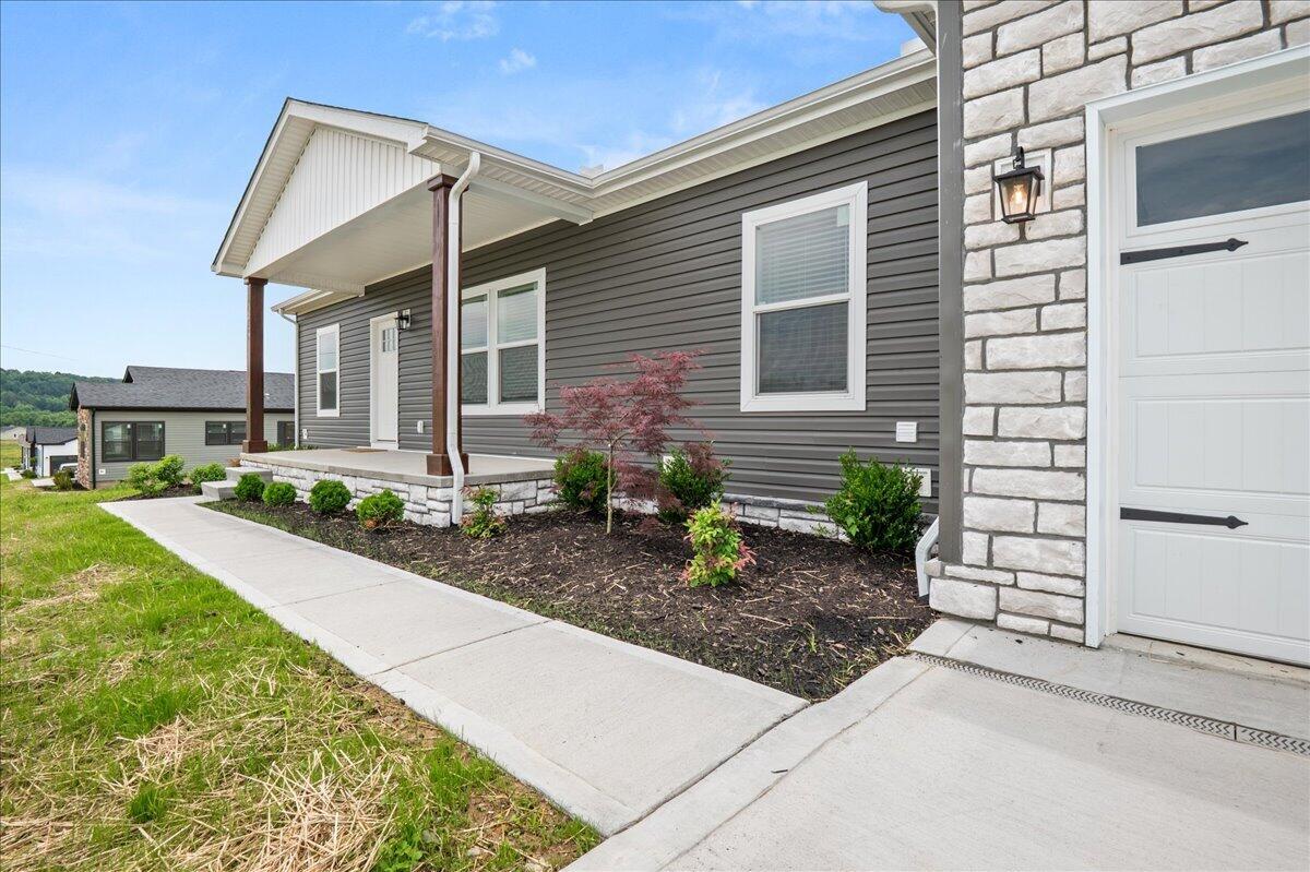 505 Sam Black Road Property Photo 2