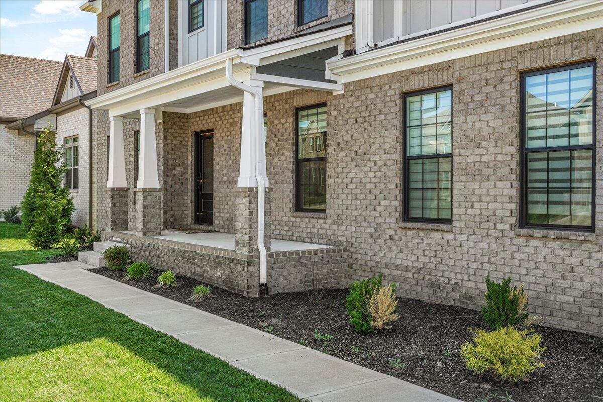 281 Squires Circle Property Photo 5
