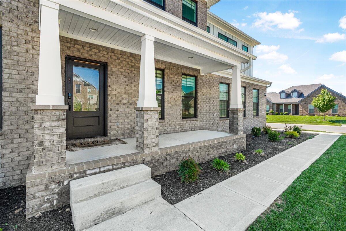 281 Squires Circle Property Photo 6