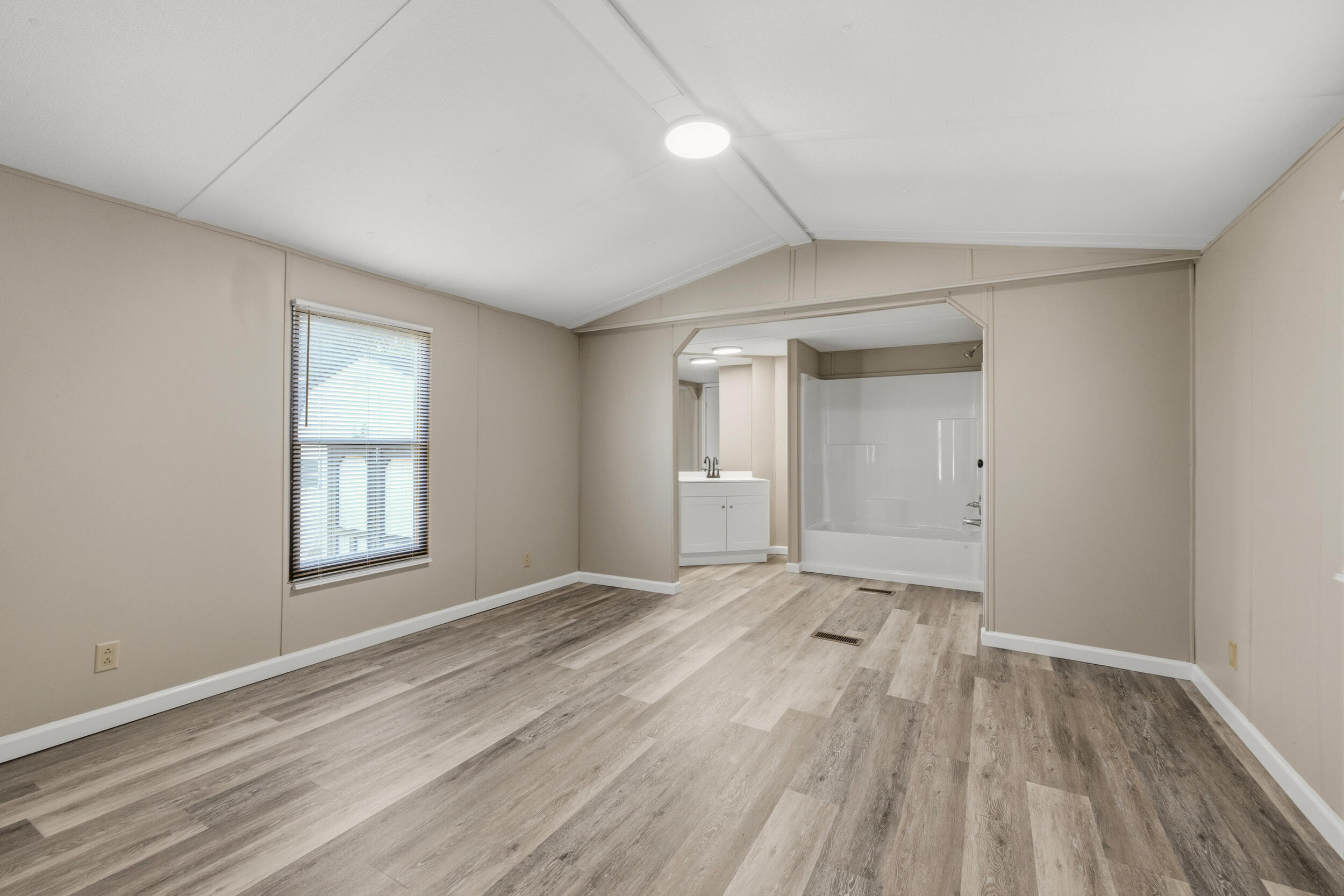 563 Constitution Drive Property Photo 8
