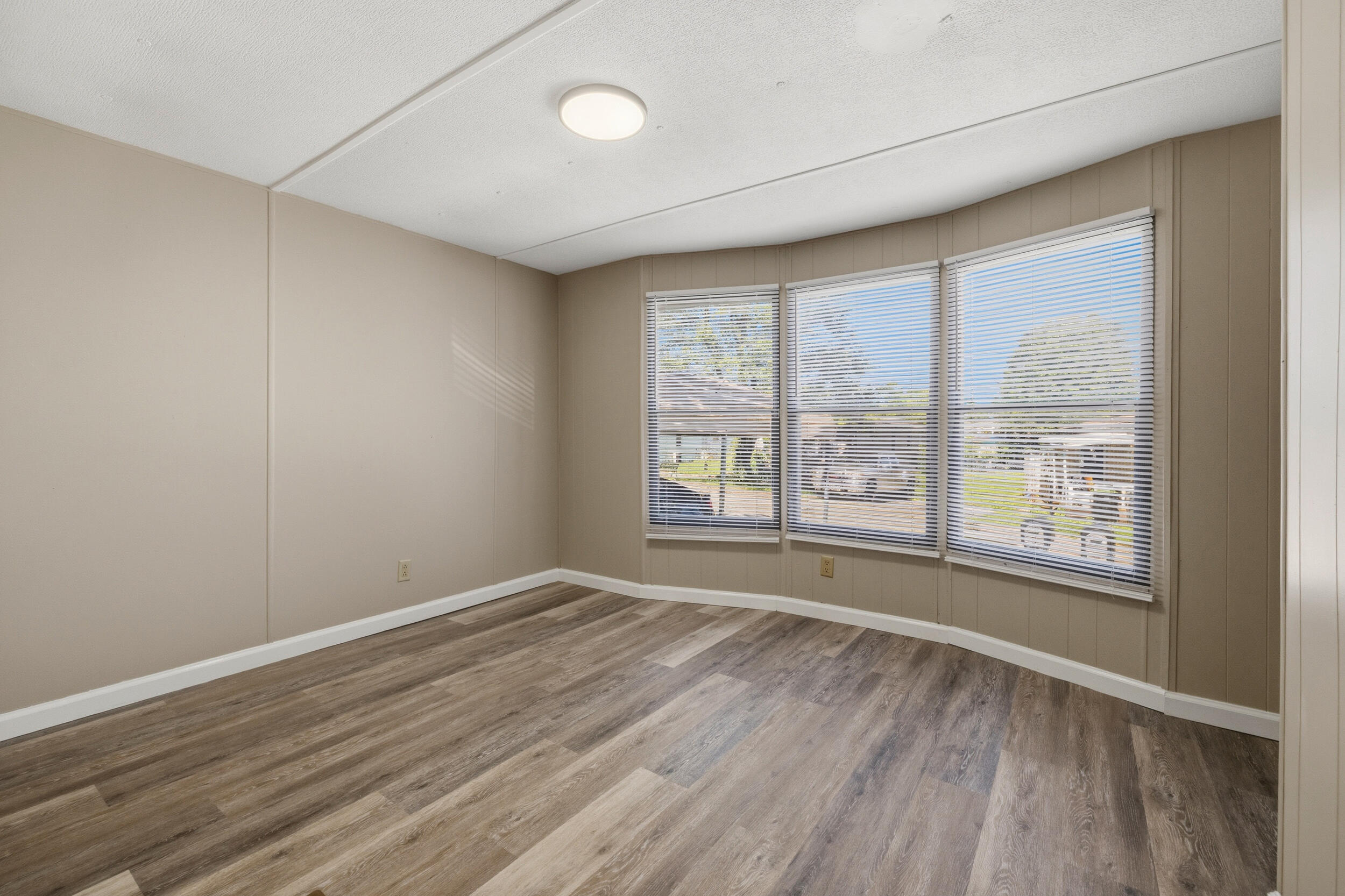 563 Constitution Drive Property Photo 14