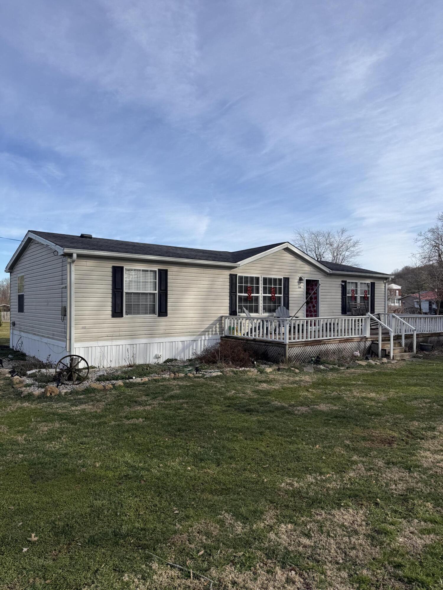 136 E Railroad Street Property Photo 1
