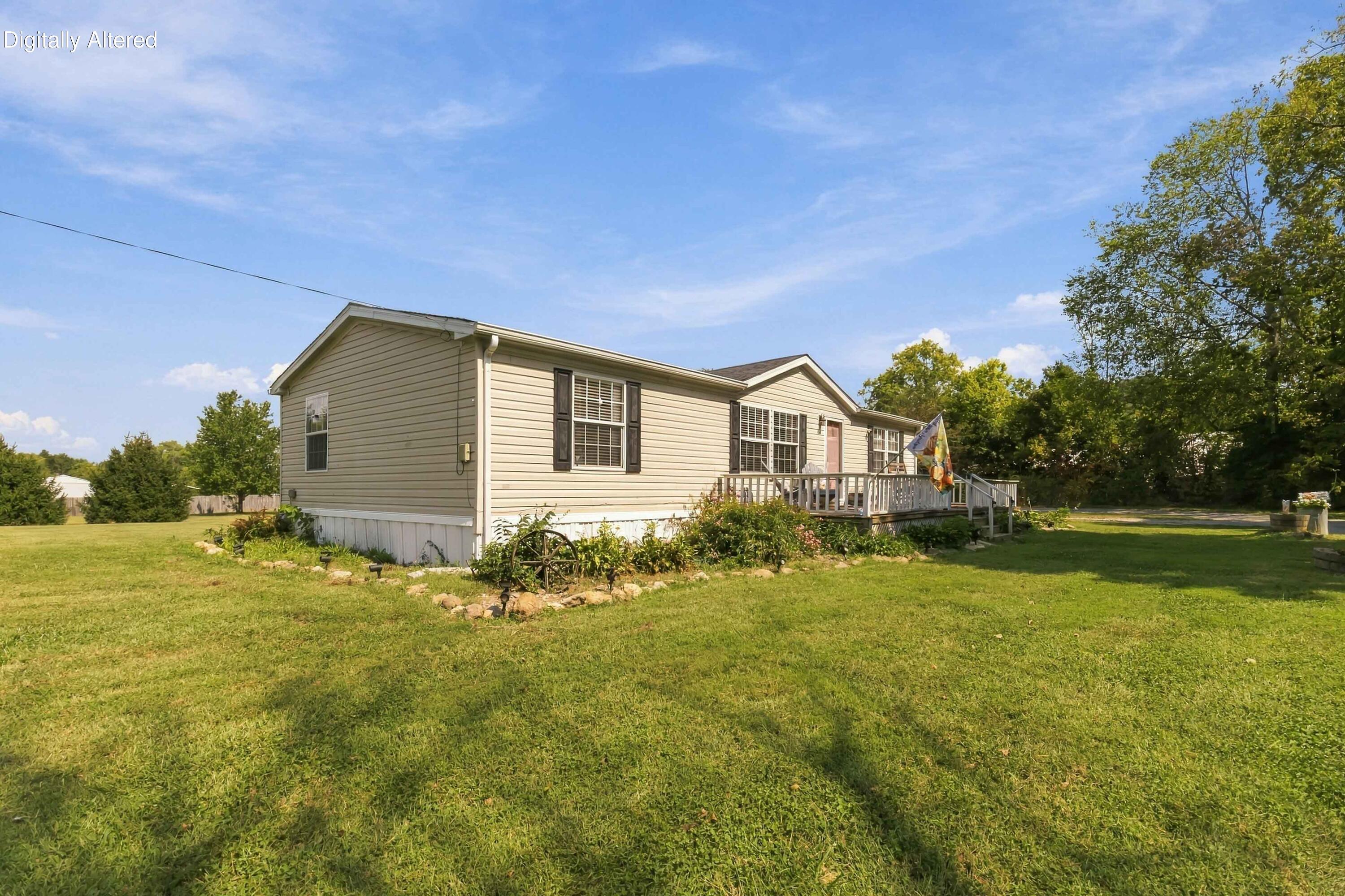 136 E Railroad Street Property Photo 1