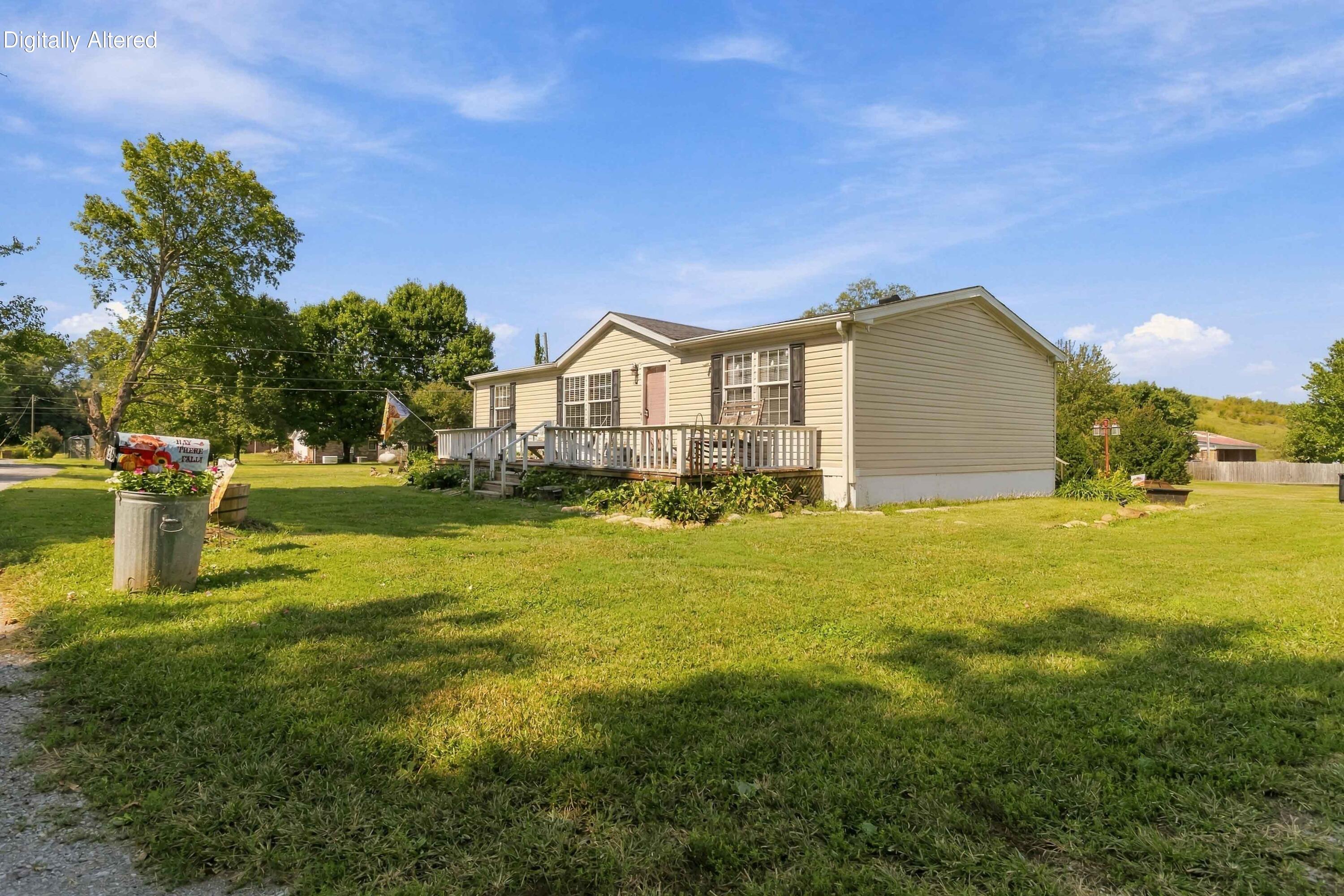 136 E Railroad Street Property Photo 3