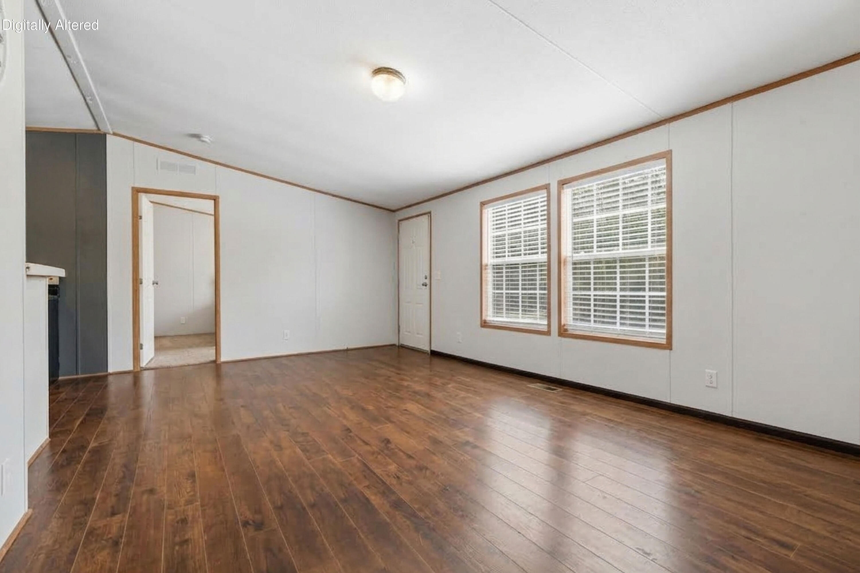 136 E Railroad Street Property Photo 4