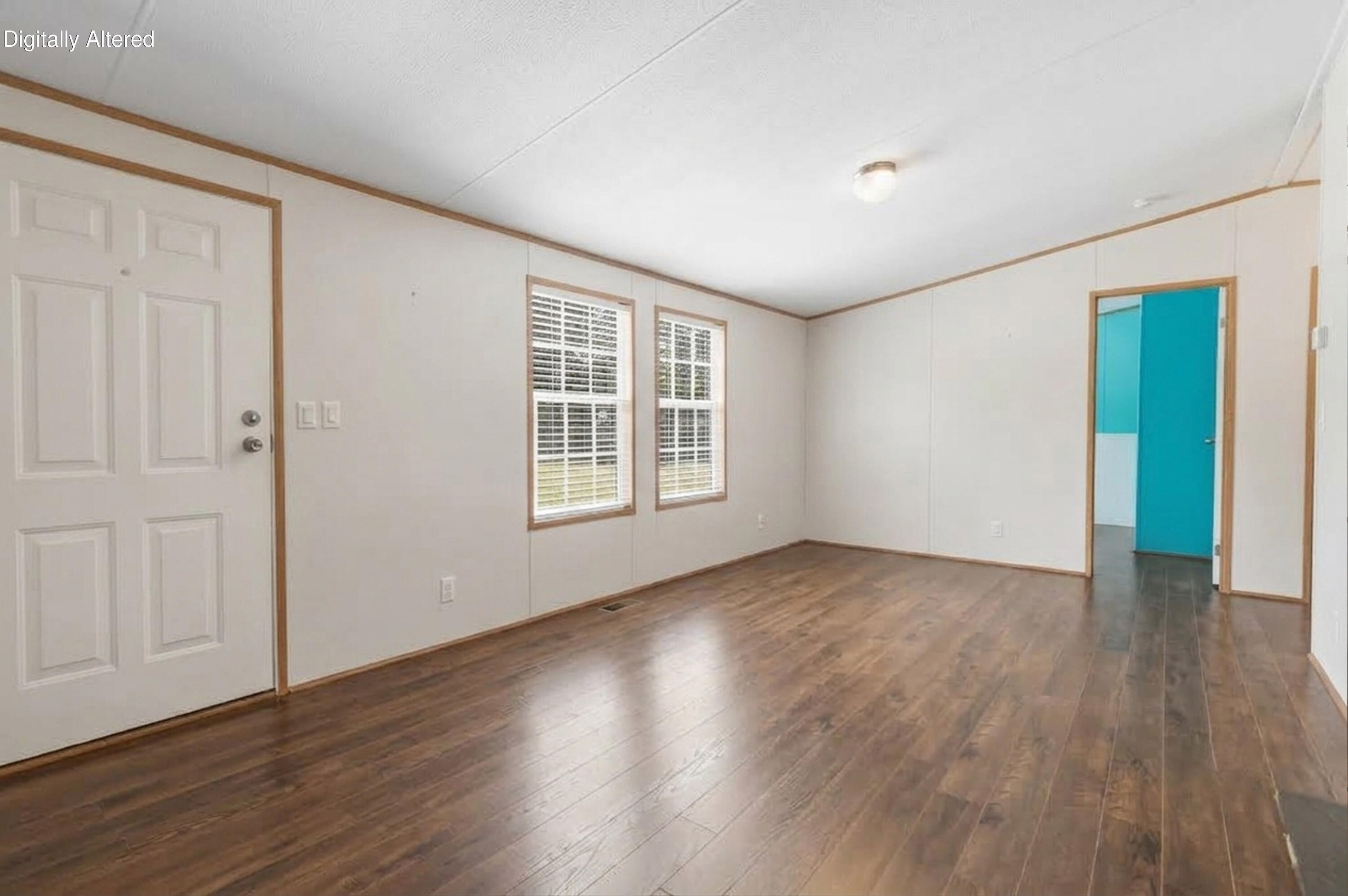 136 E Railroad Street Property Photo 5