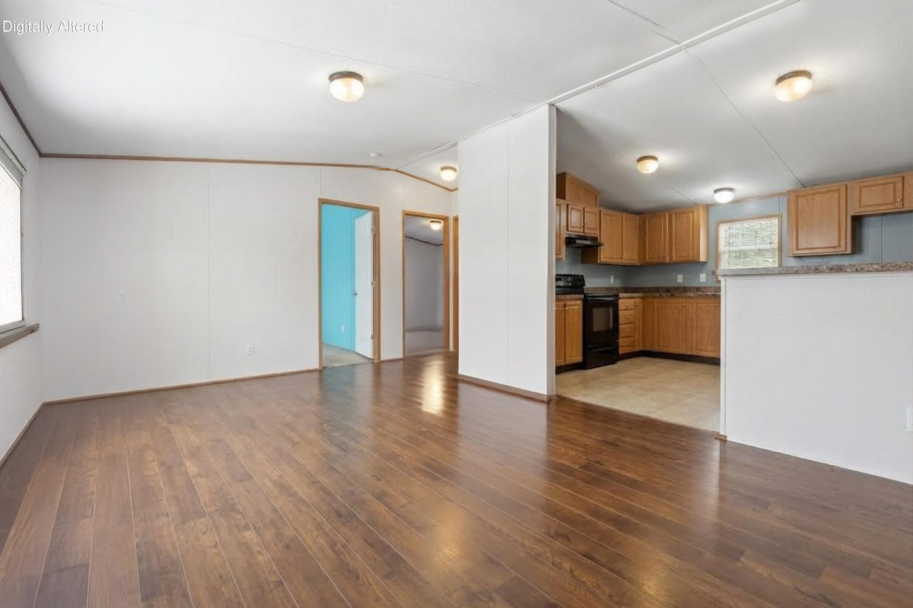 136 E Railroad Street Property Photo 6