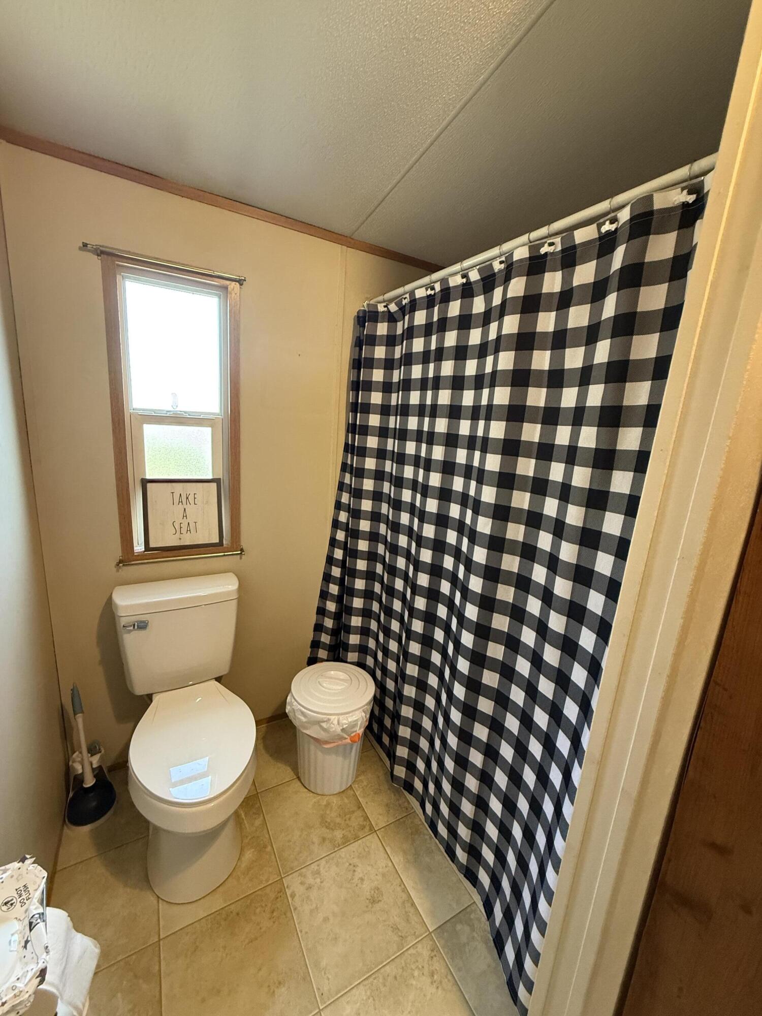 136 E Railroad Street Property Photo 11