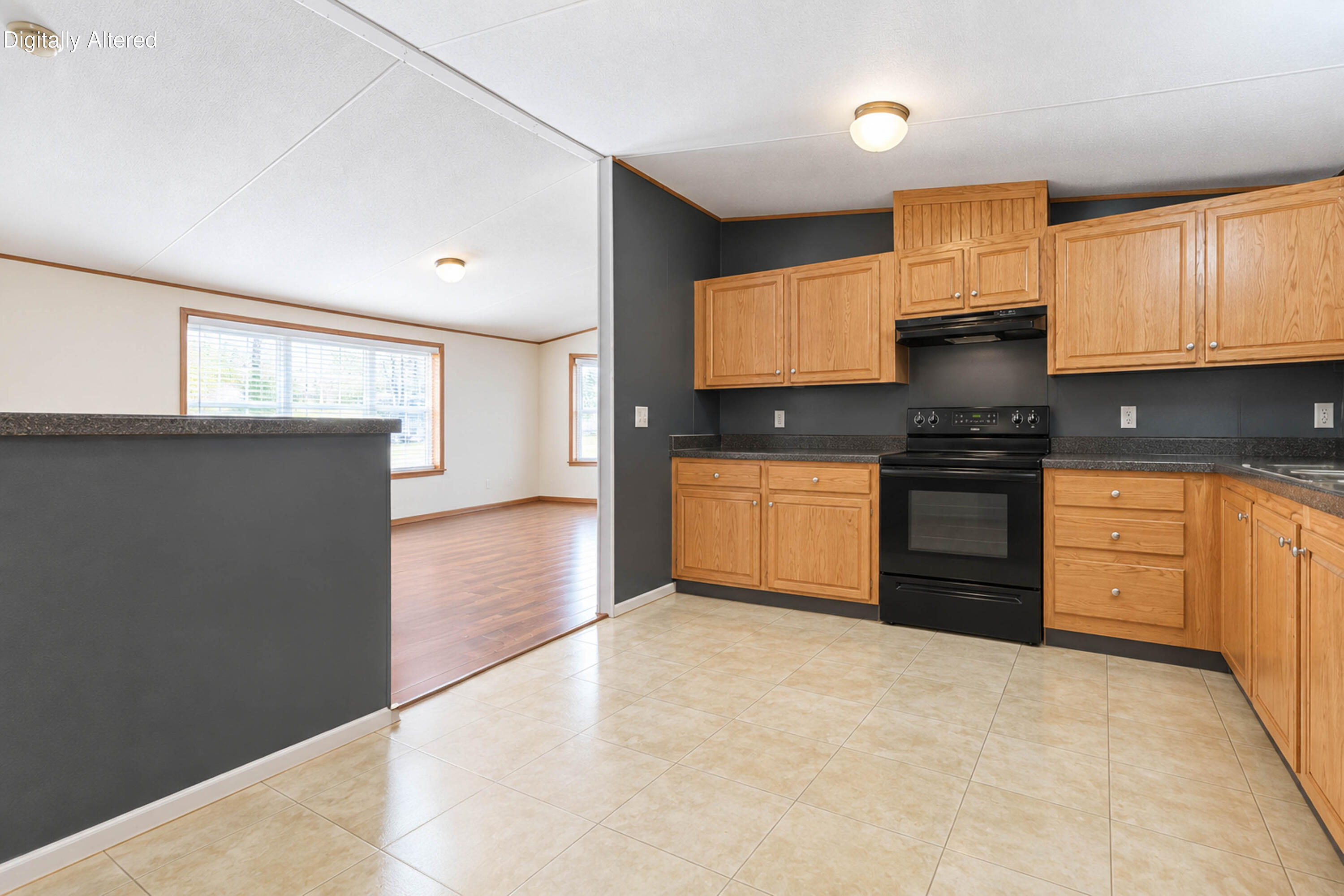 136 E Railroad Street Property Photo 11