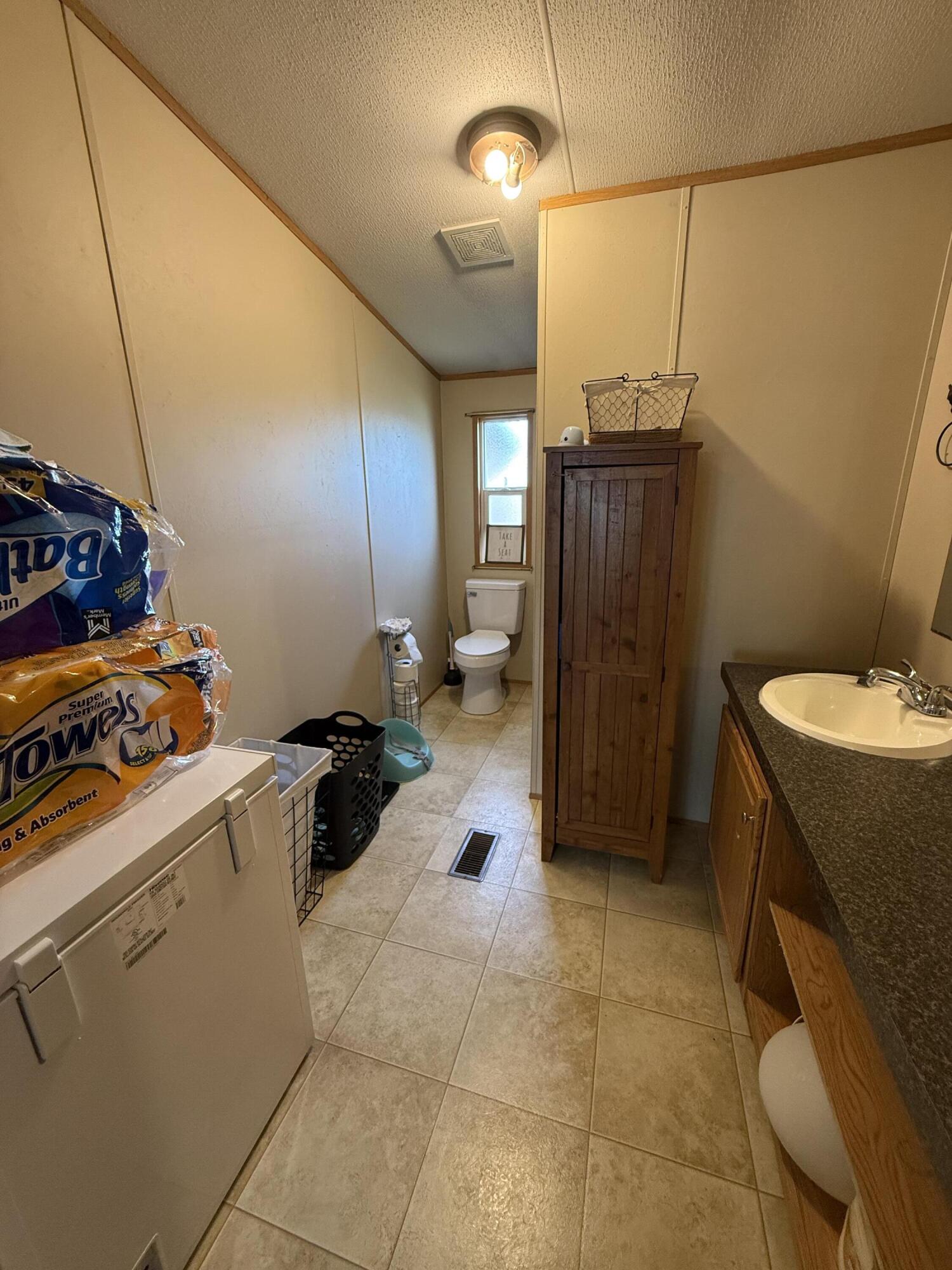 136 E Railroad Street Property Photo 13
